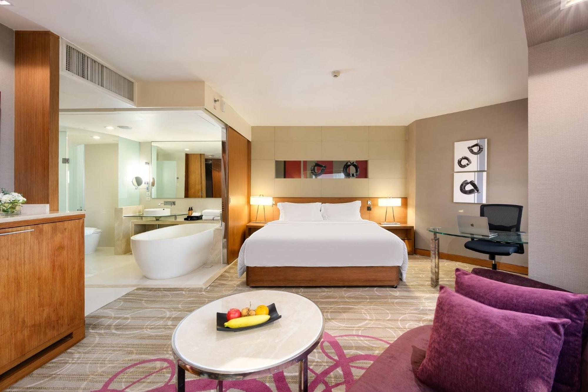 Deluxe Suite King