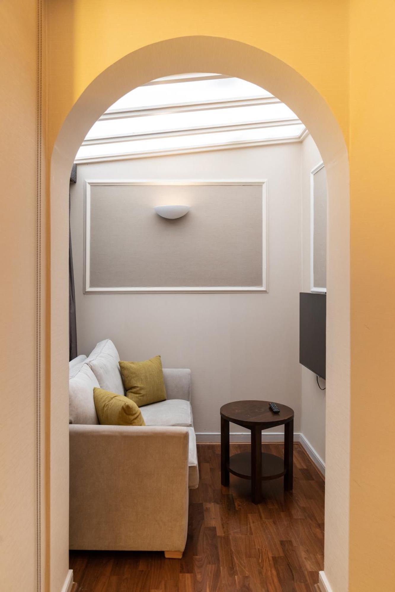Executive Suite Split Level