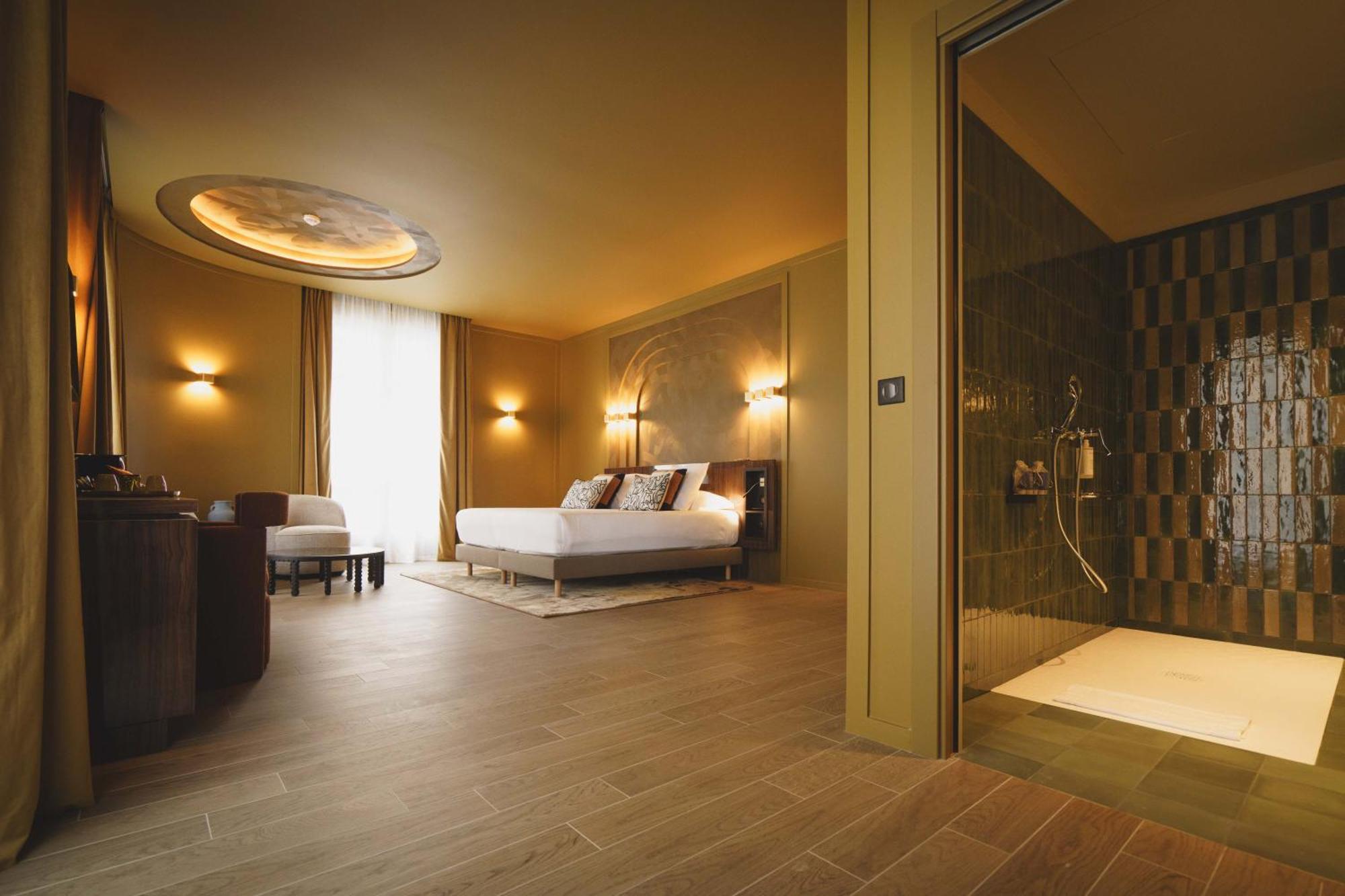 Junior Suite Shower