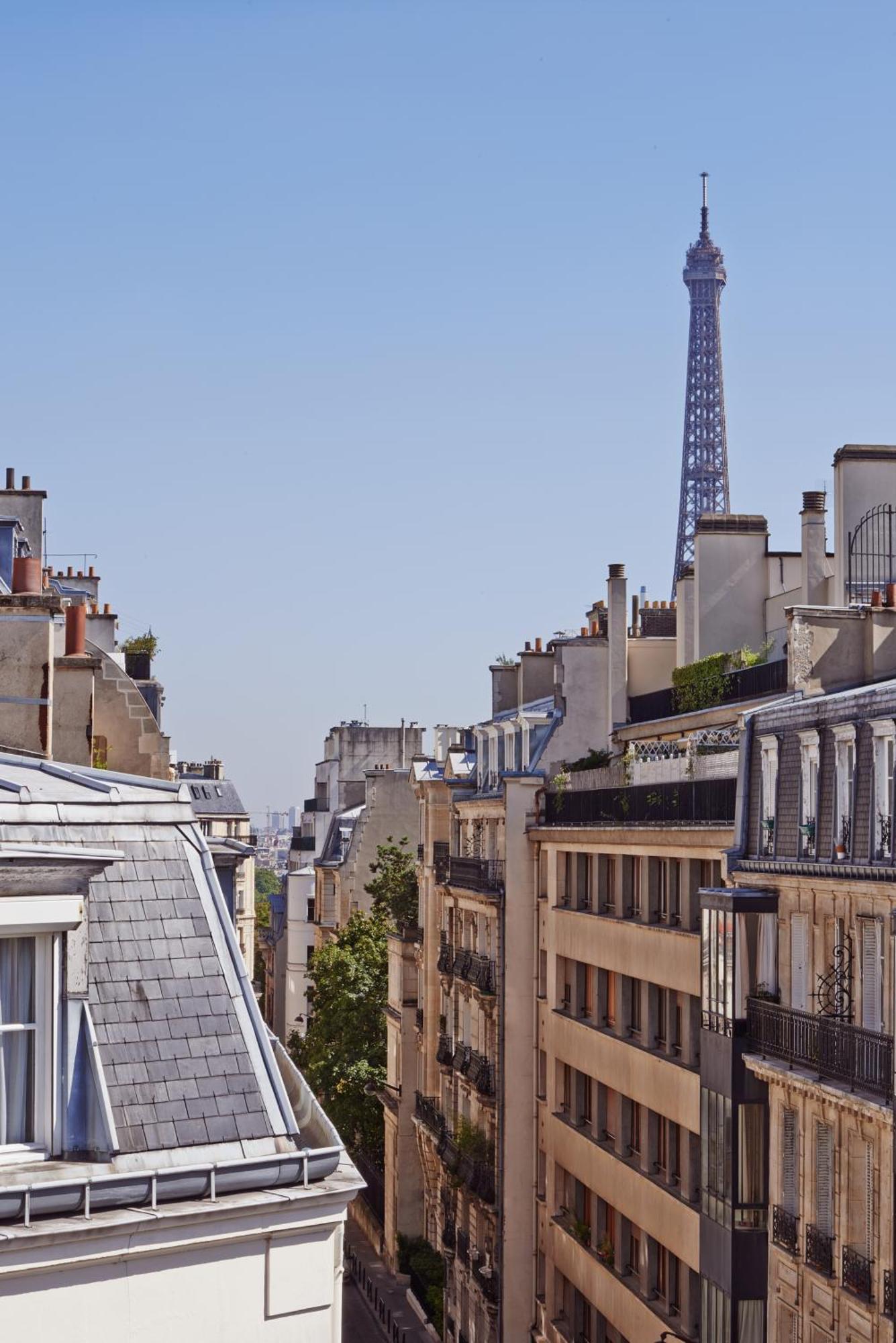 Superior Room Eiffel Tower view