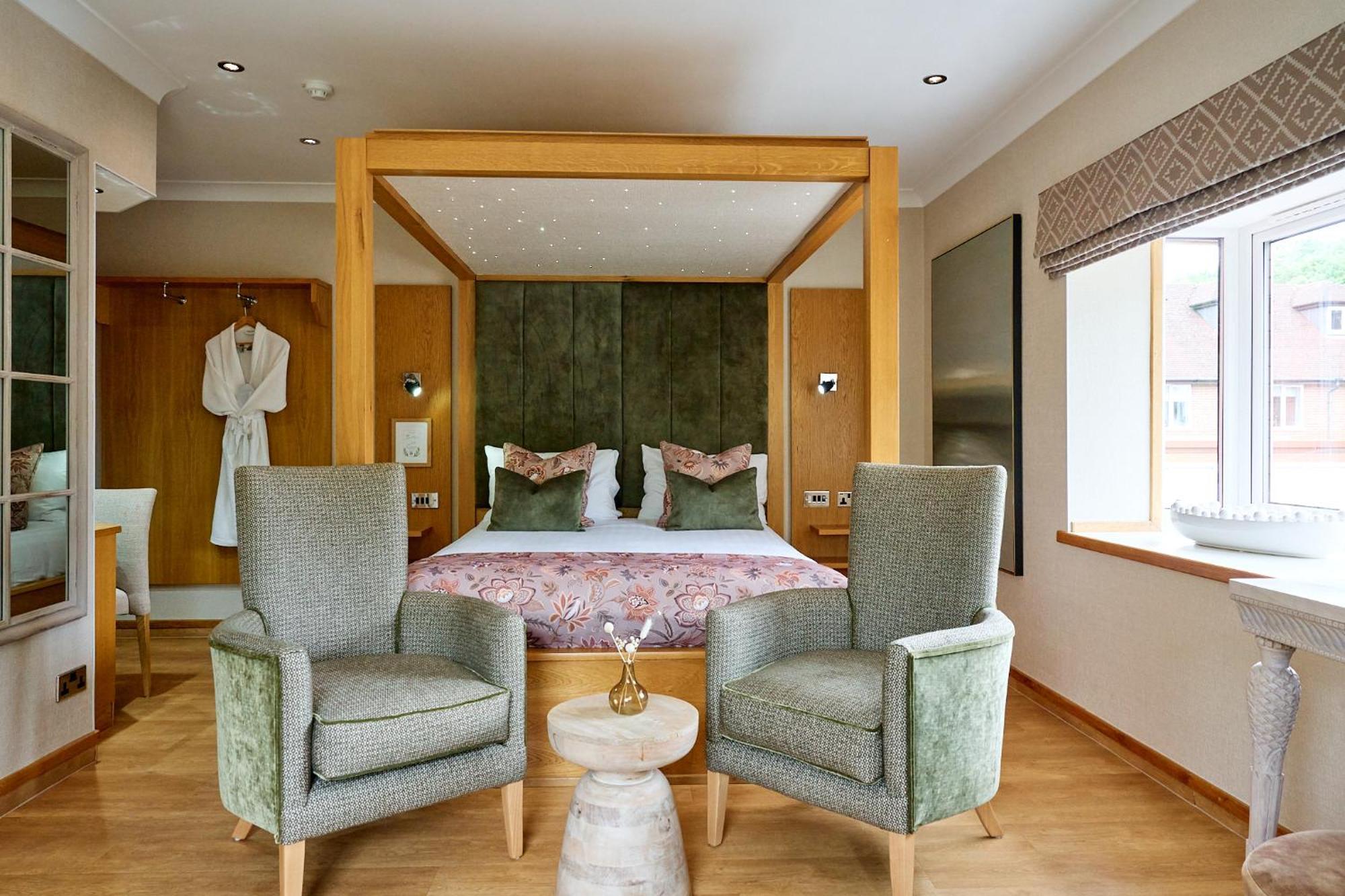 Double Room Four Poster Bed