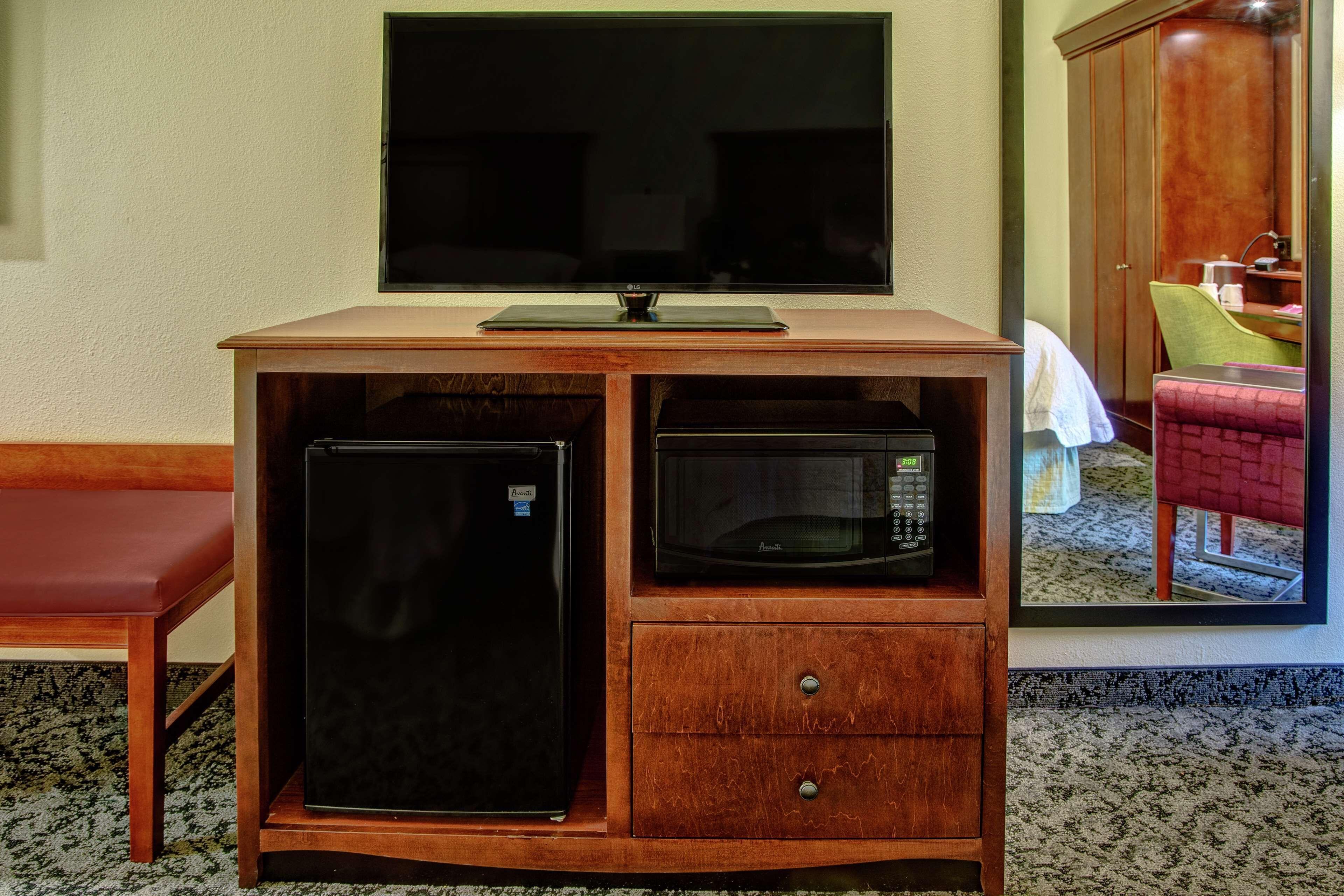 King Room Microwave Refrigerator Non-Smoking