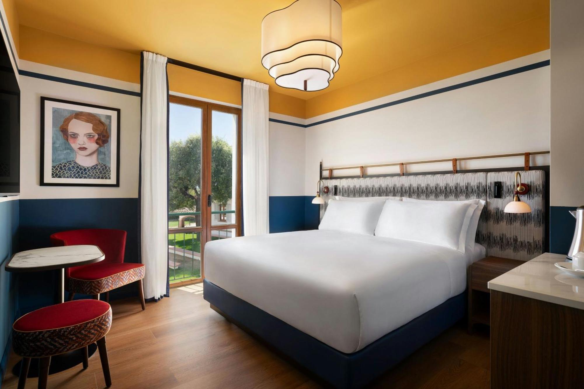 Deluxe King Room Garden View