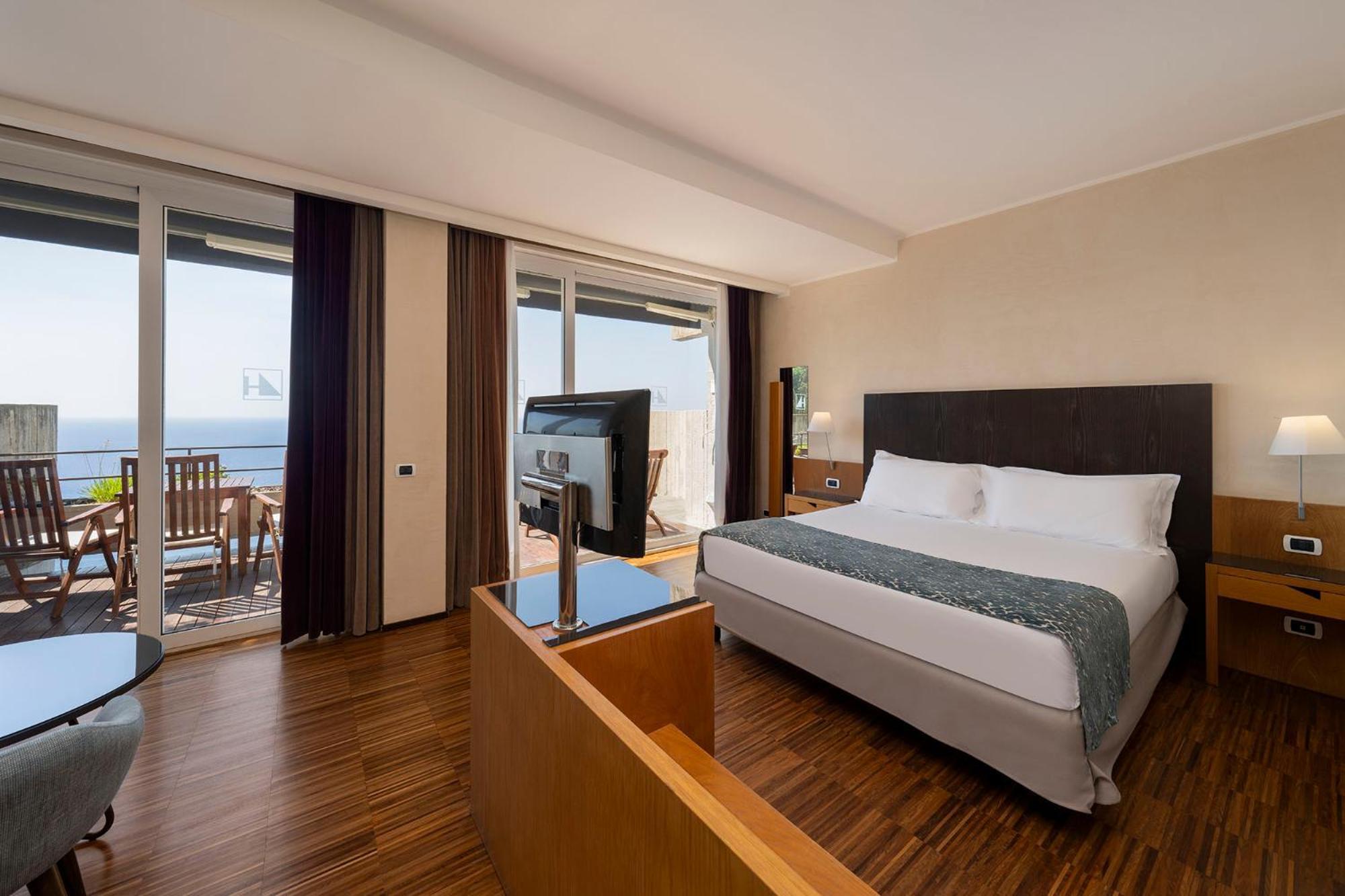 Suíte júnior premium com terraço e vista do mar