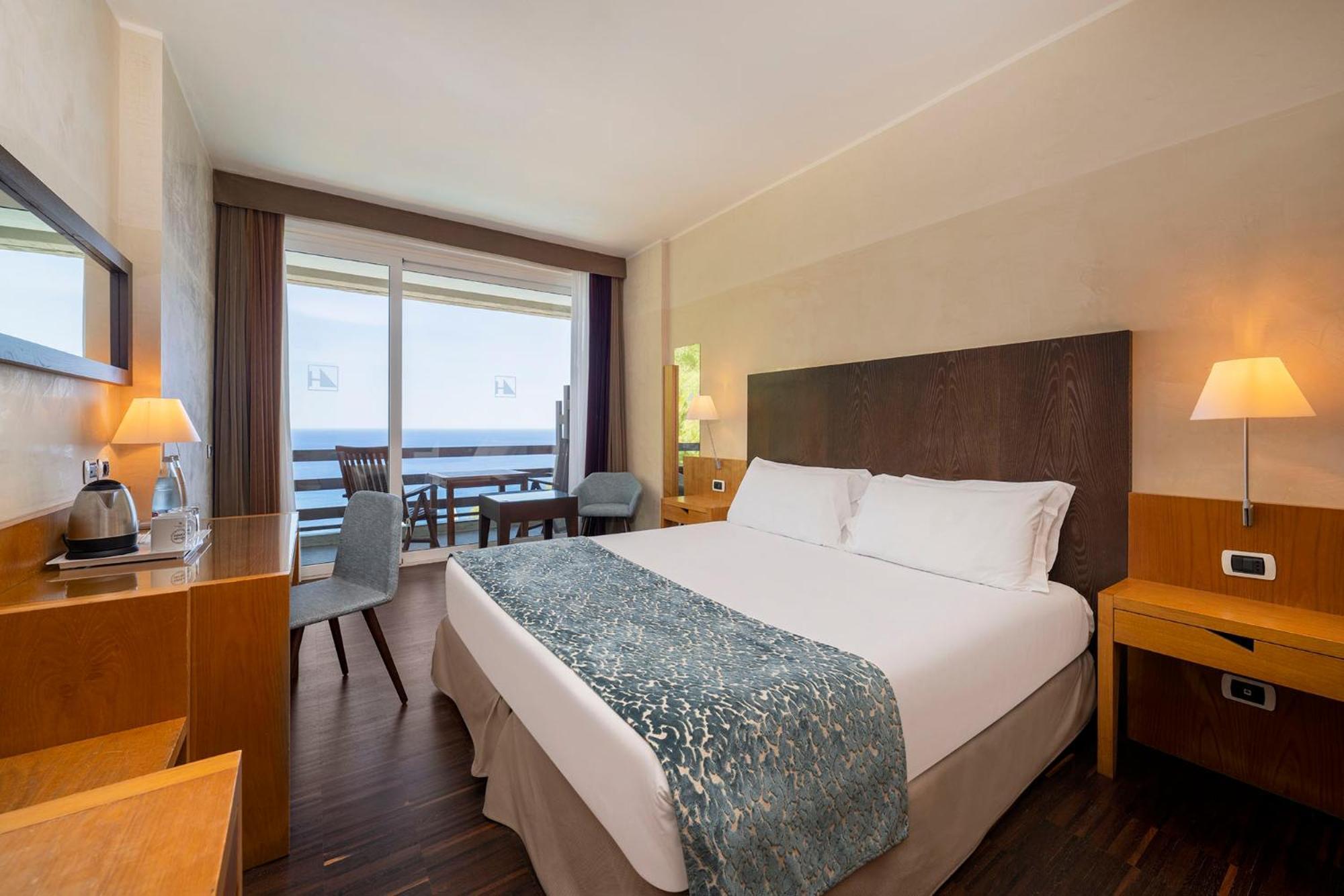 Double or Twin Room Premium Sea View