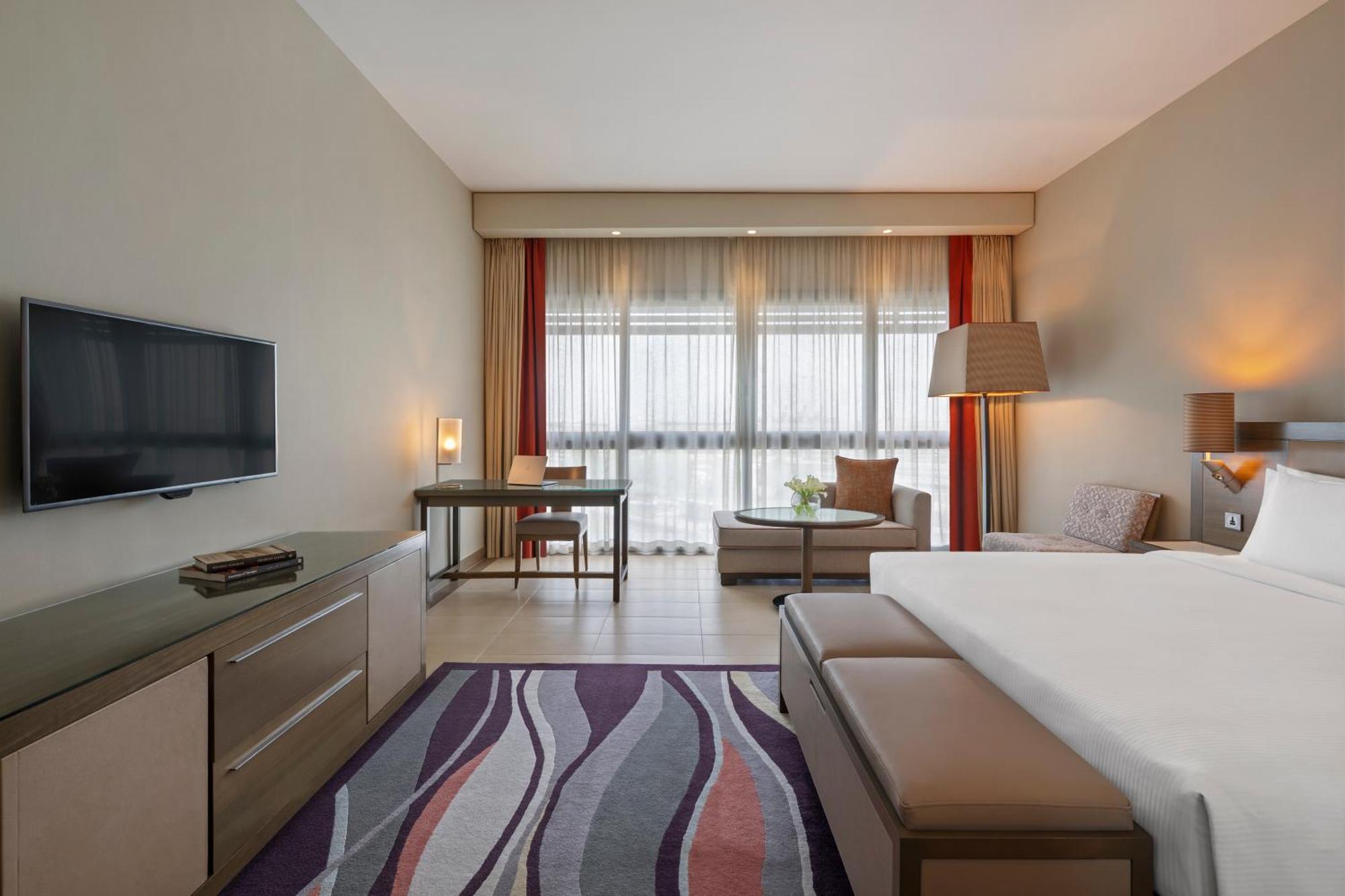 Spacious Studio King Bed