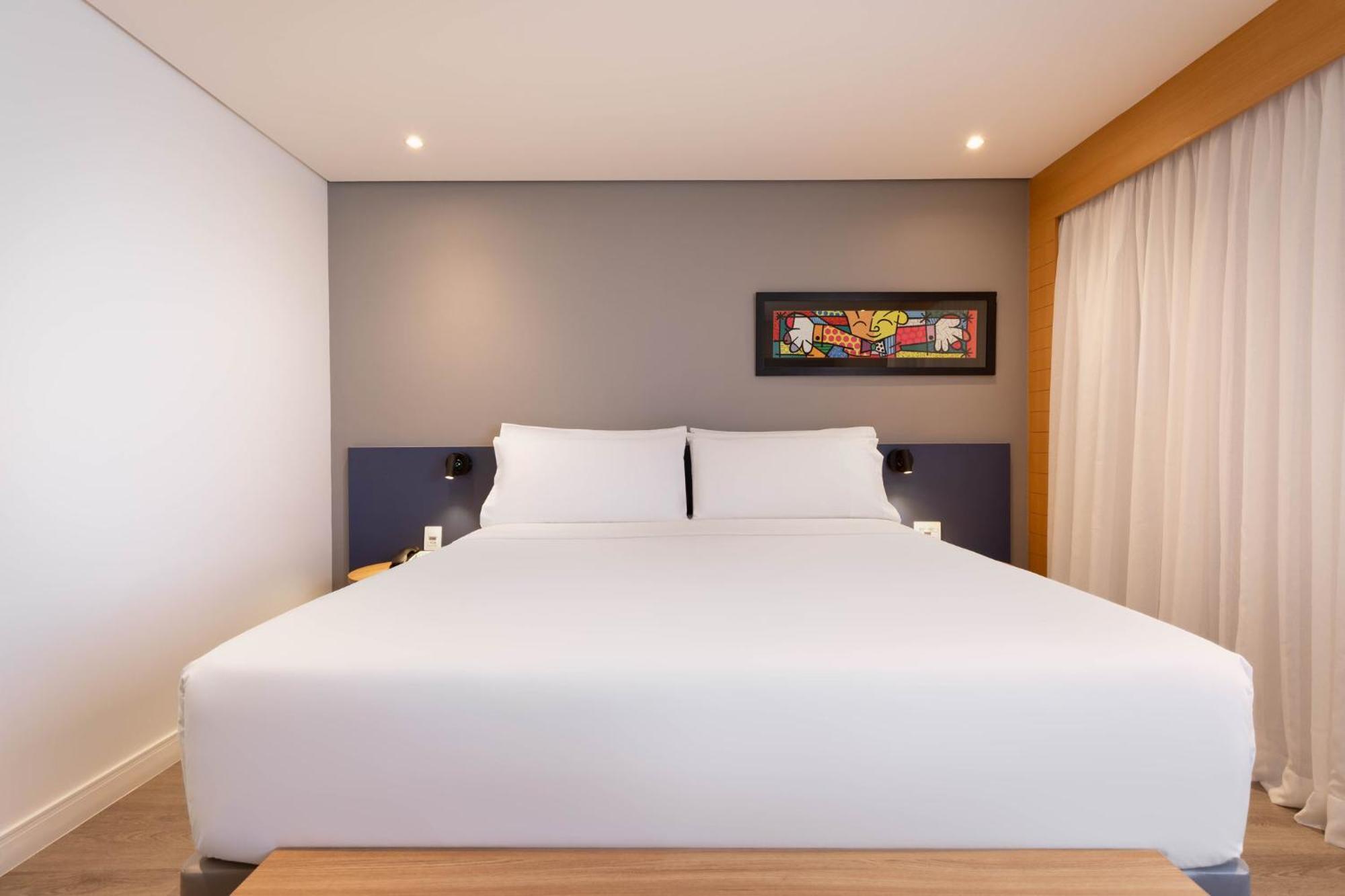 Standard King Room Accessible