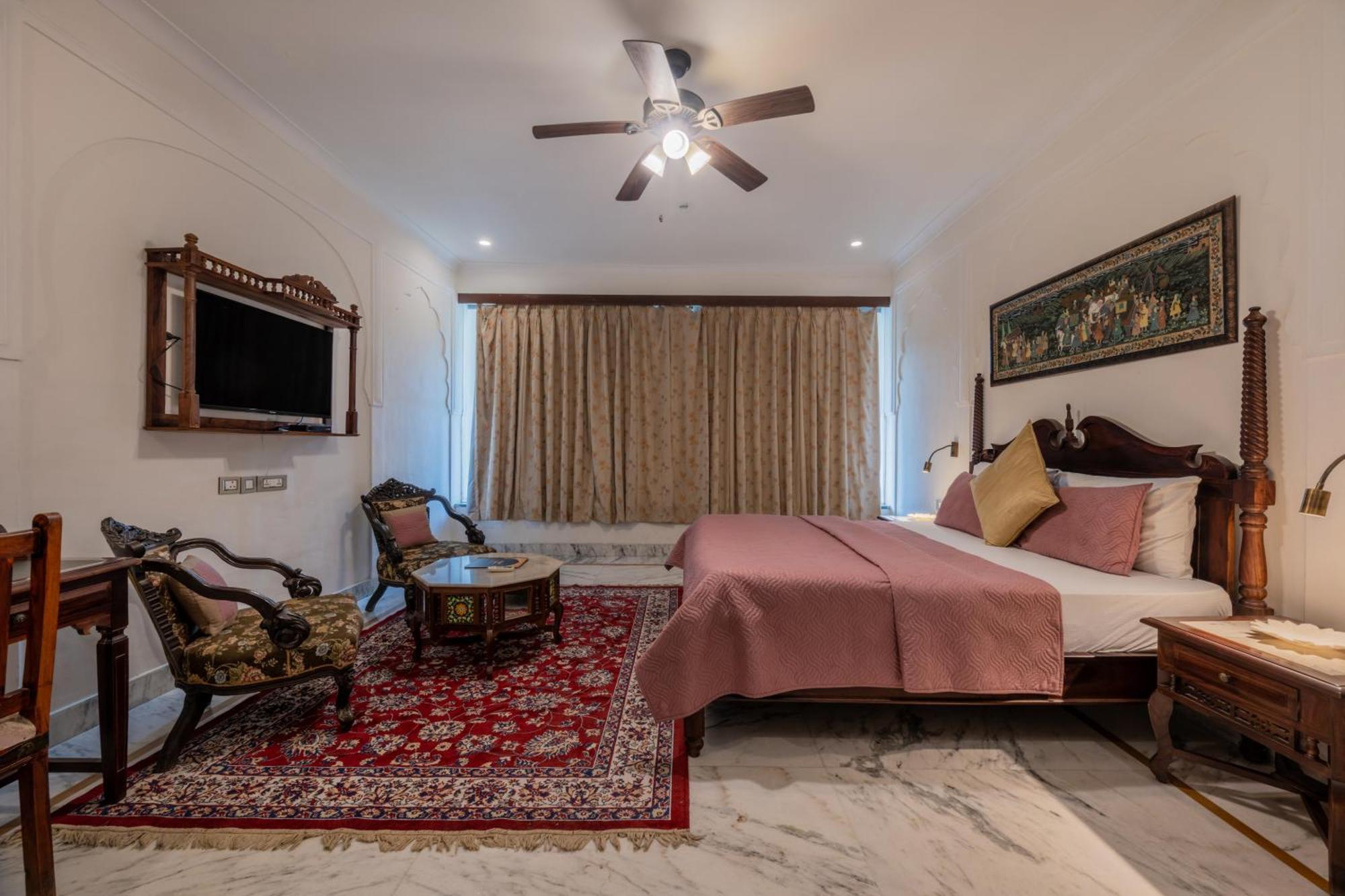 Maharaja Suite: Late Check-Out upto 2 hours (subject to availability),Early Check-In upto 2 hours (subject to availability), 10% off on Food & Beverage services