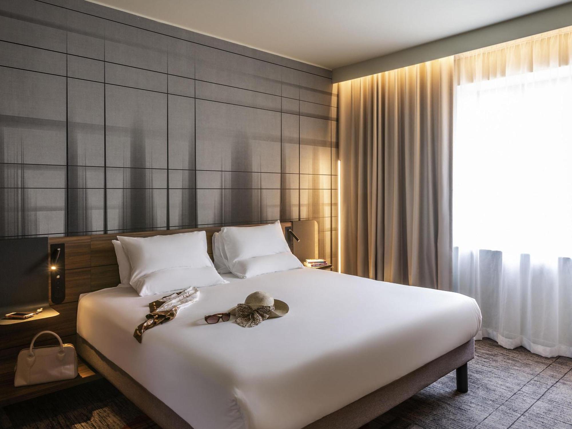 Chambre Lit Queen-Size Supérieure - Accessible aux Personnes à Mobilité Réduite