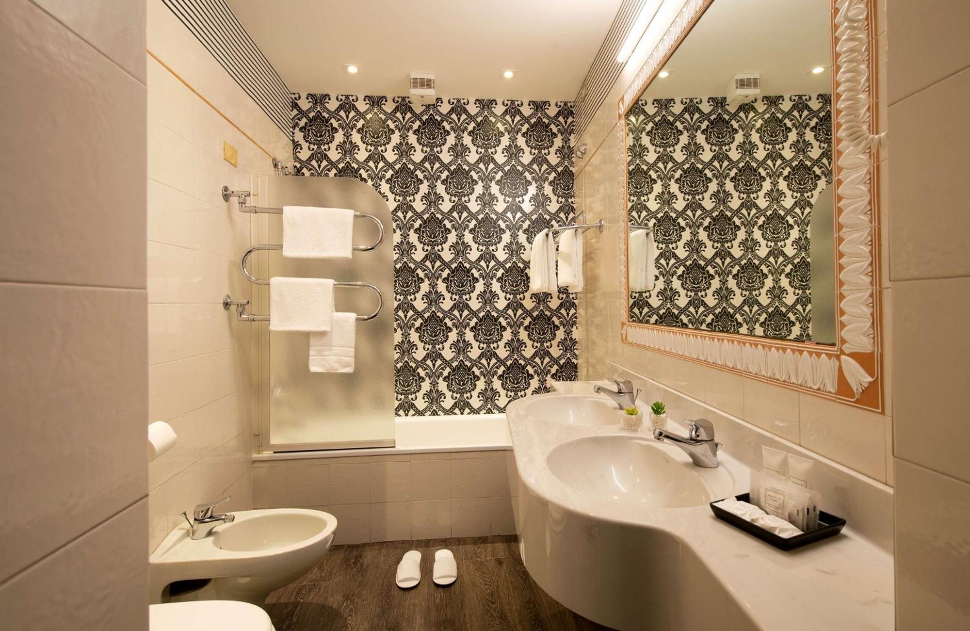 Family Queen Room