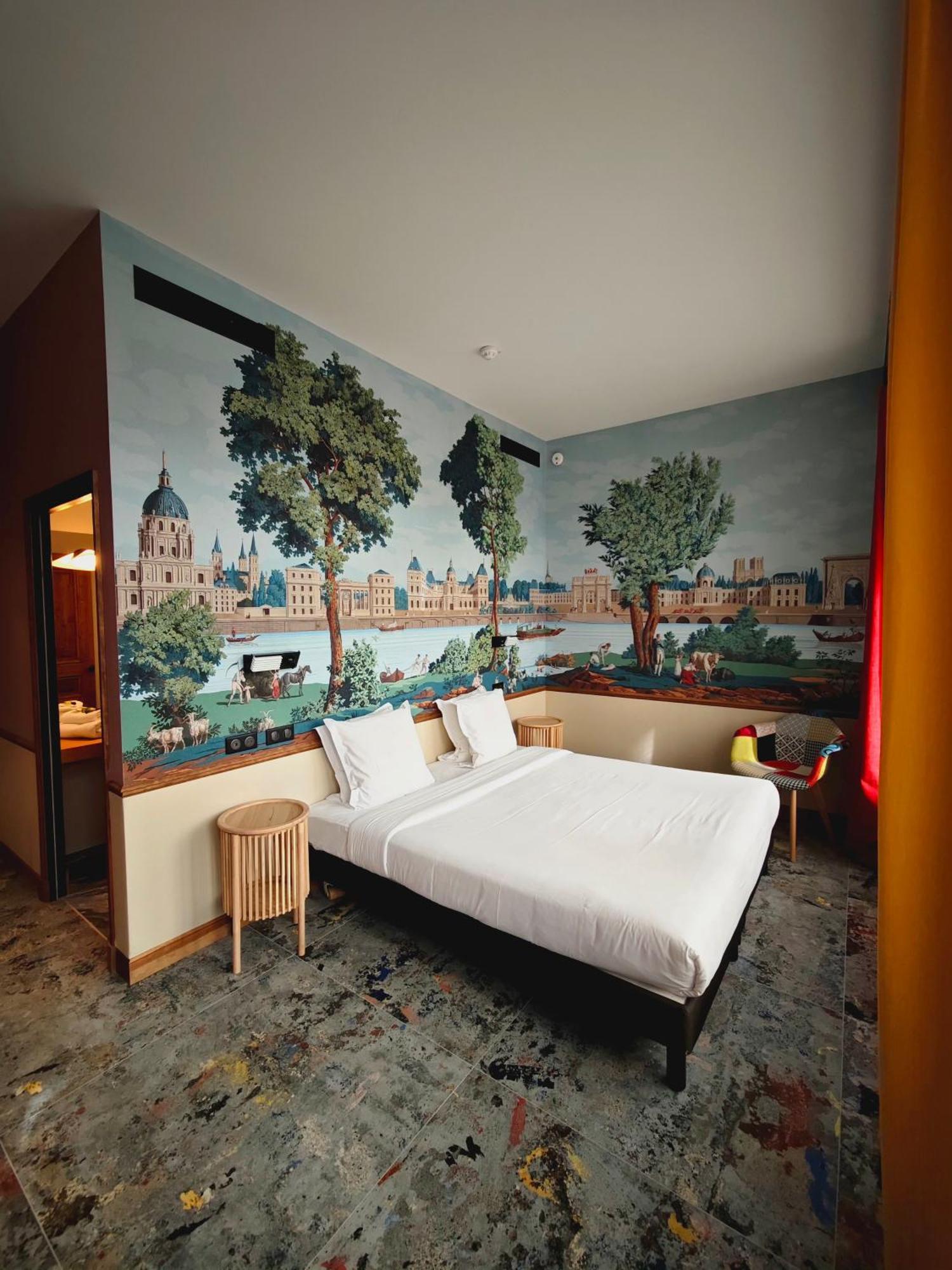Deluxe Double Room City Side