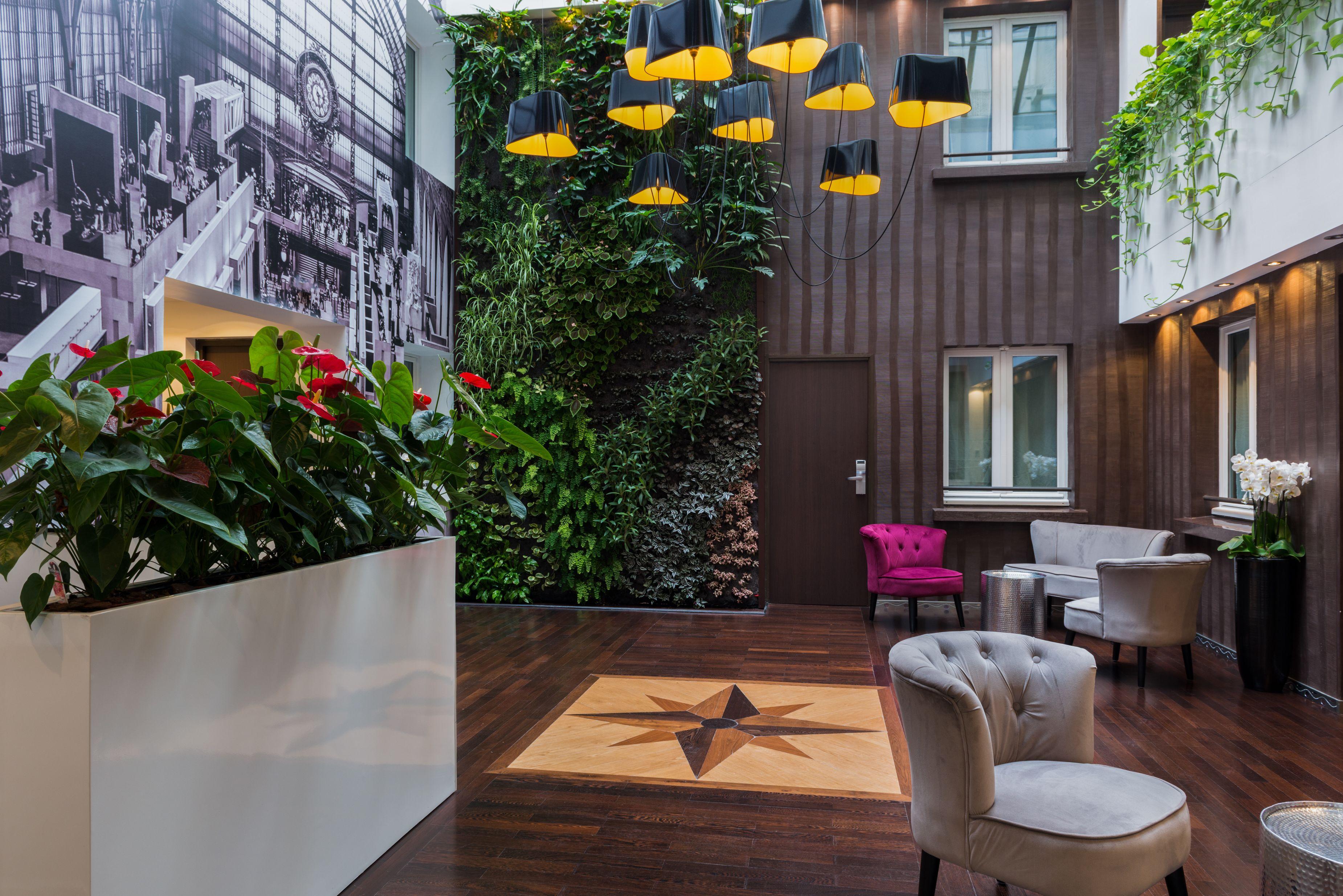 Superior double or twin street view or courtyard