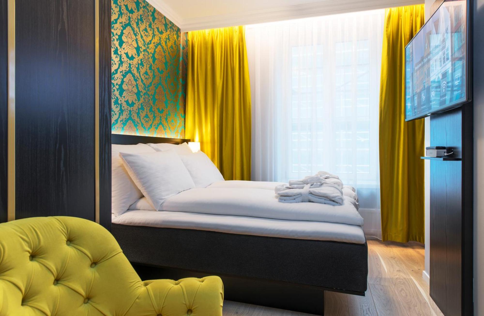 Small Double Room 9-11 mq suggested