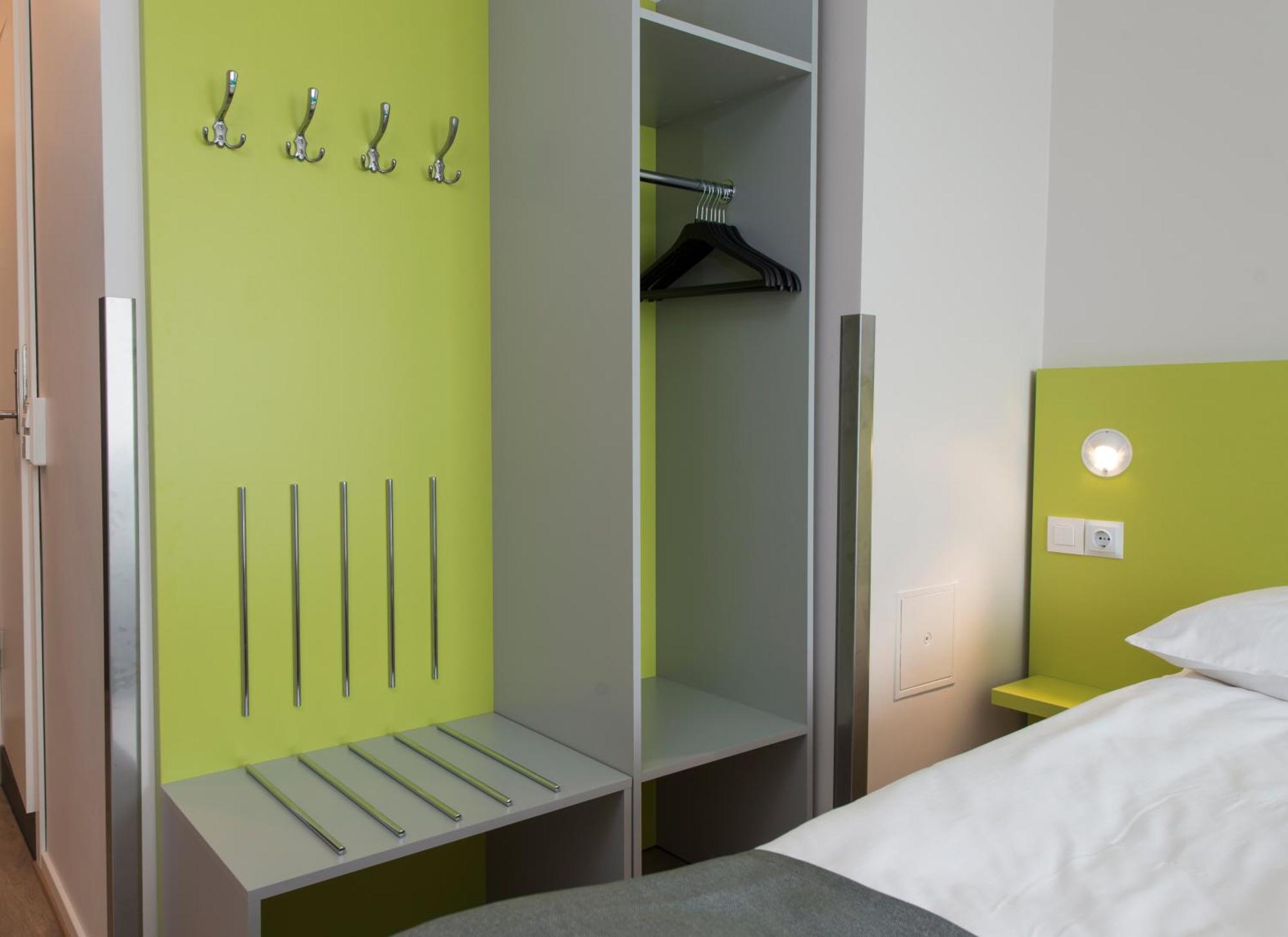 Standard Queen Room
