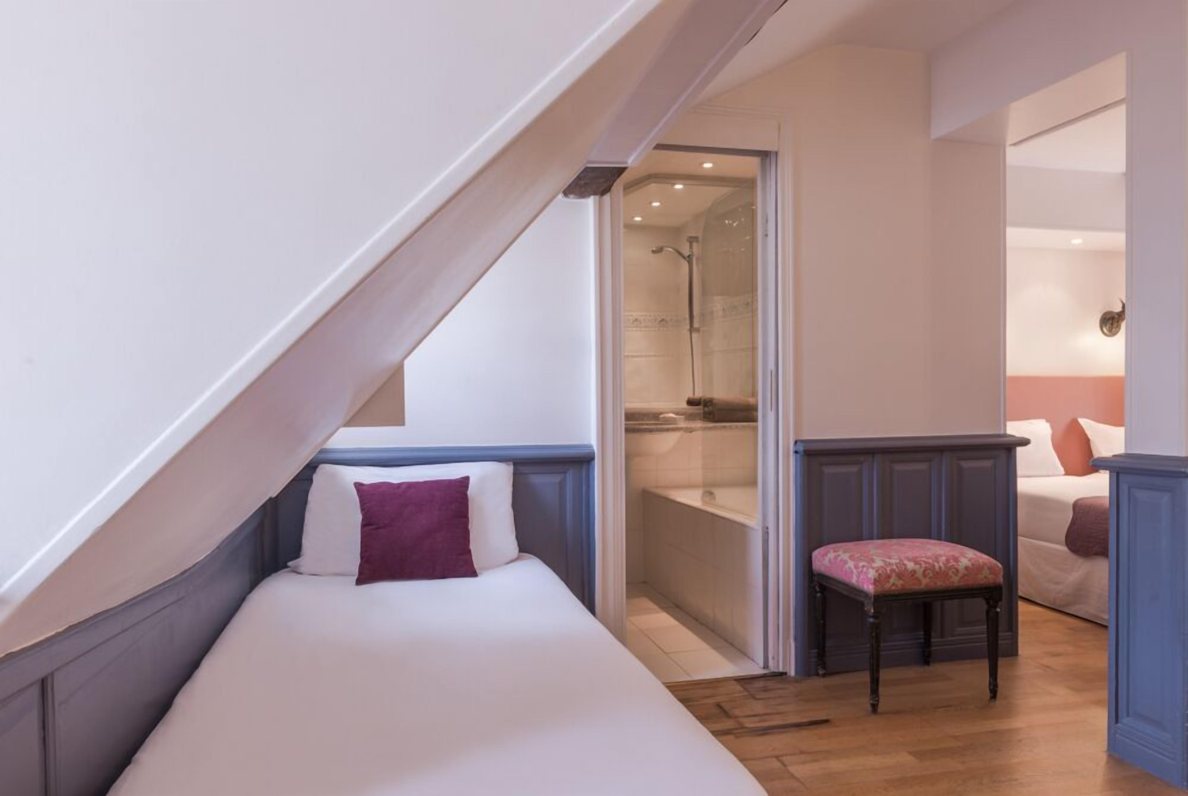 Quadruple Room four single beds