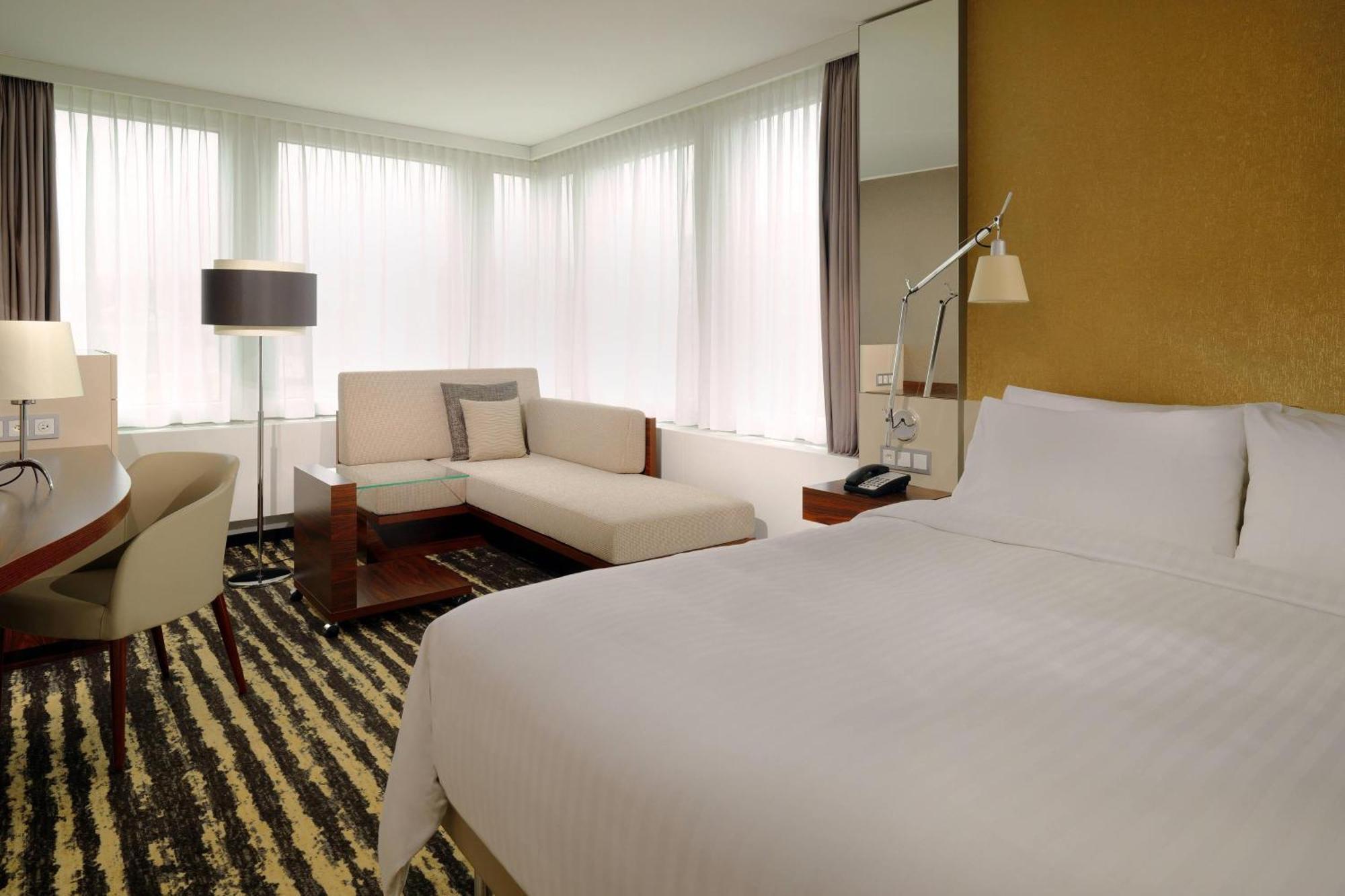 Superior King Room North Wing