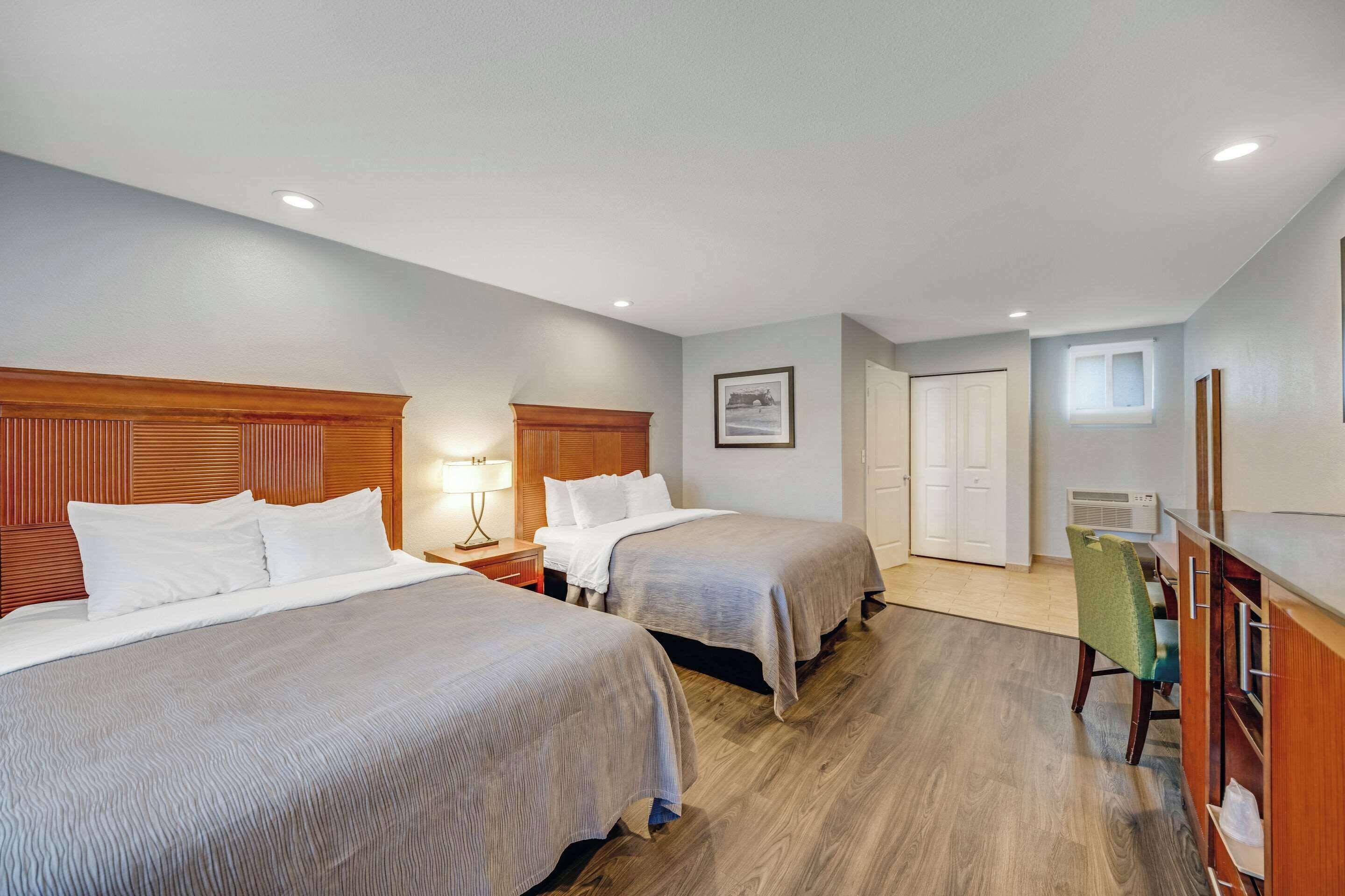 Queen Room Two Queen Beds Non-Smoking