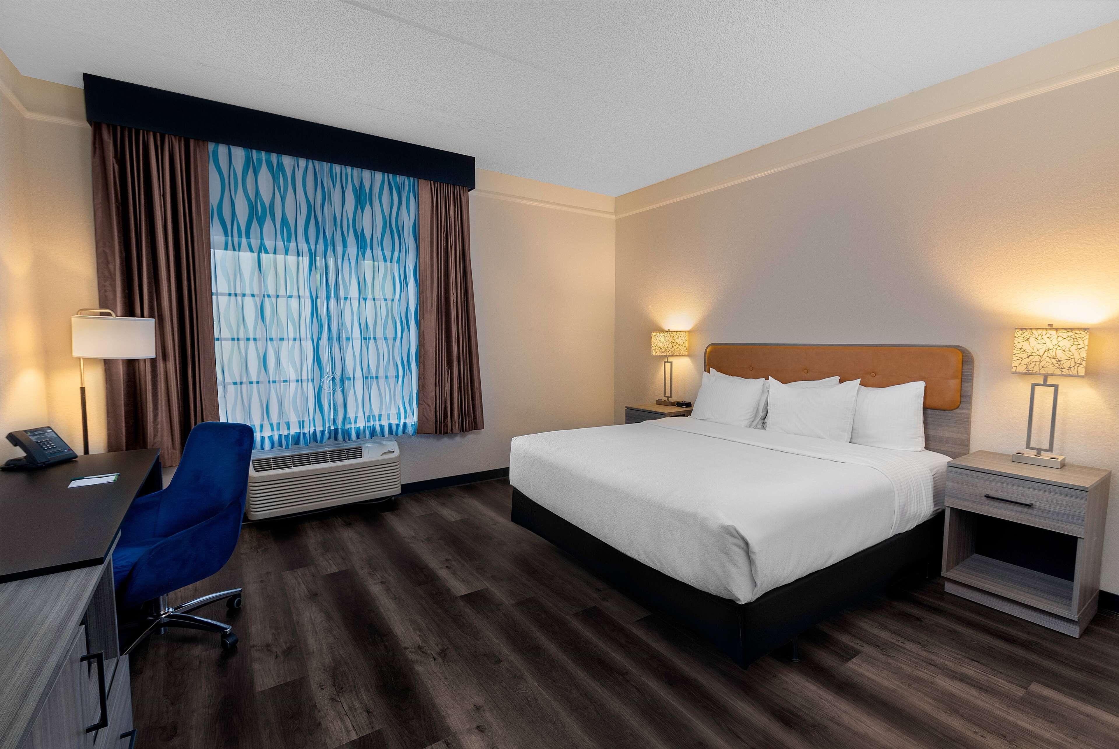 Deluxe King Room