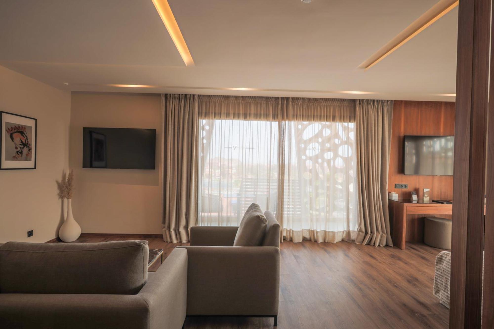 King Suite Balcony,1708292839:JPEG