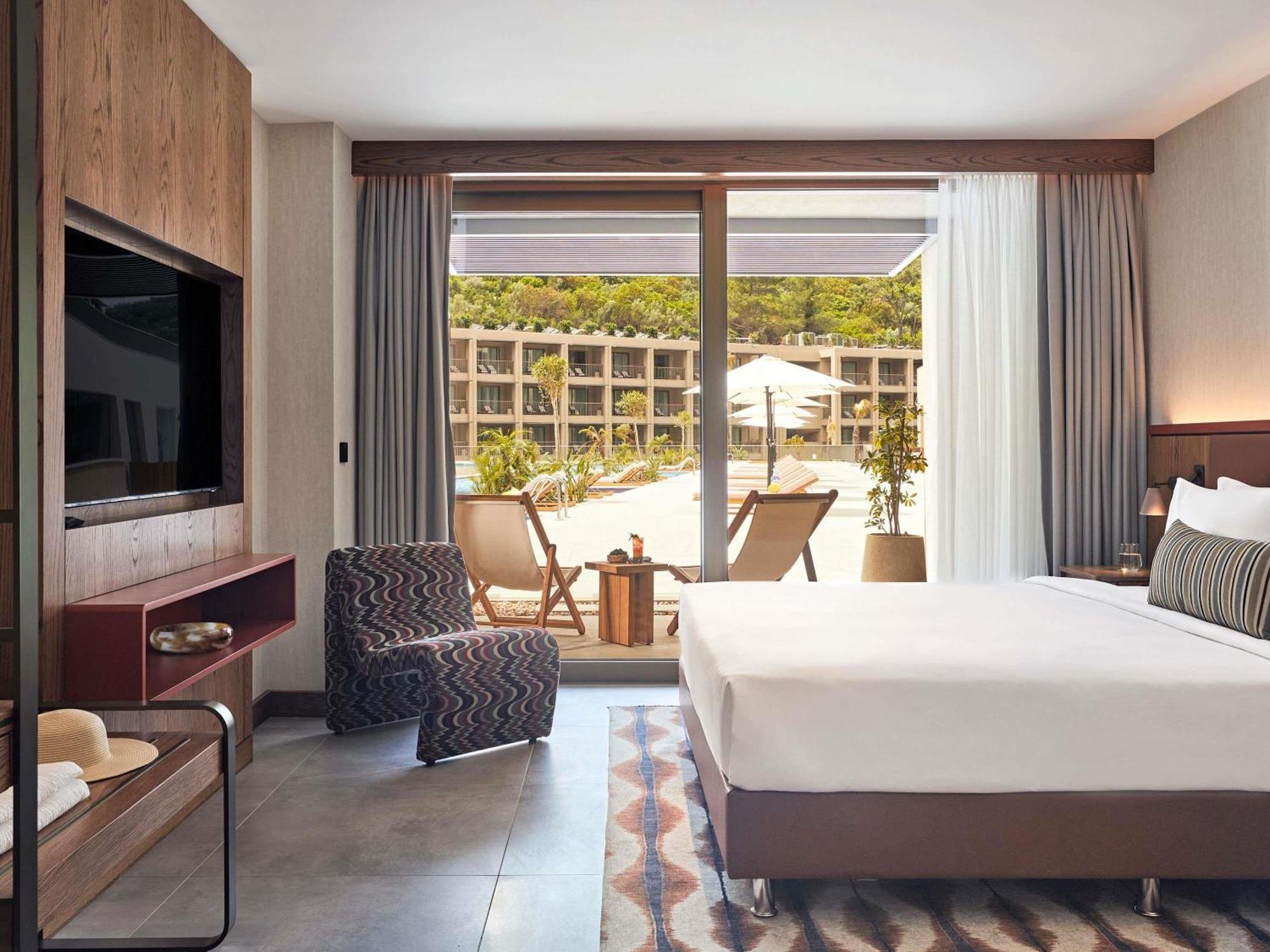 All Access King Room with Pool View,1708292942:JPEG