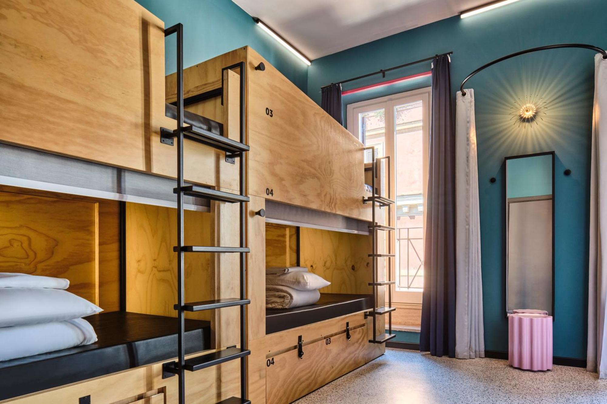 Bed 4-Bed Mixed Dormitory Room
