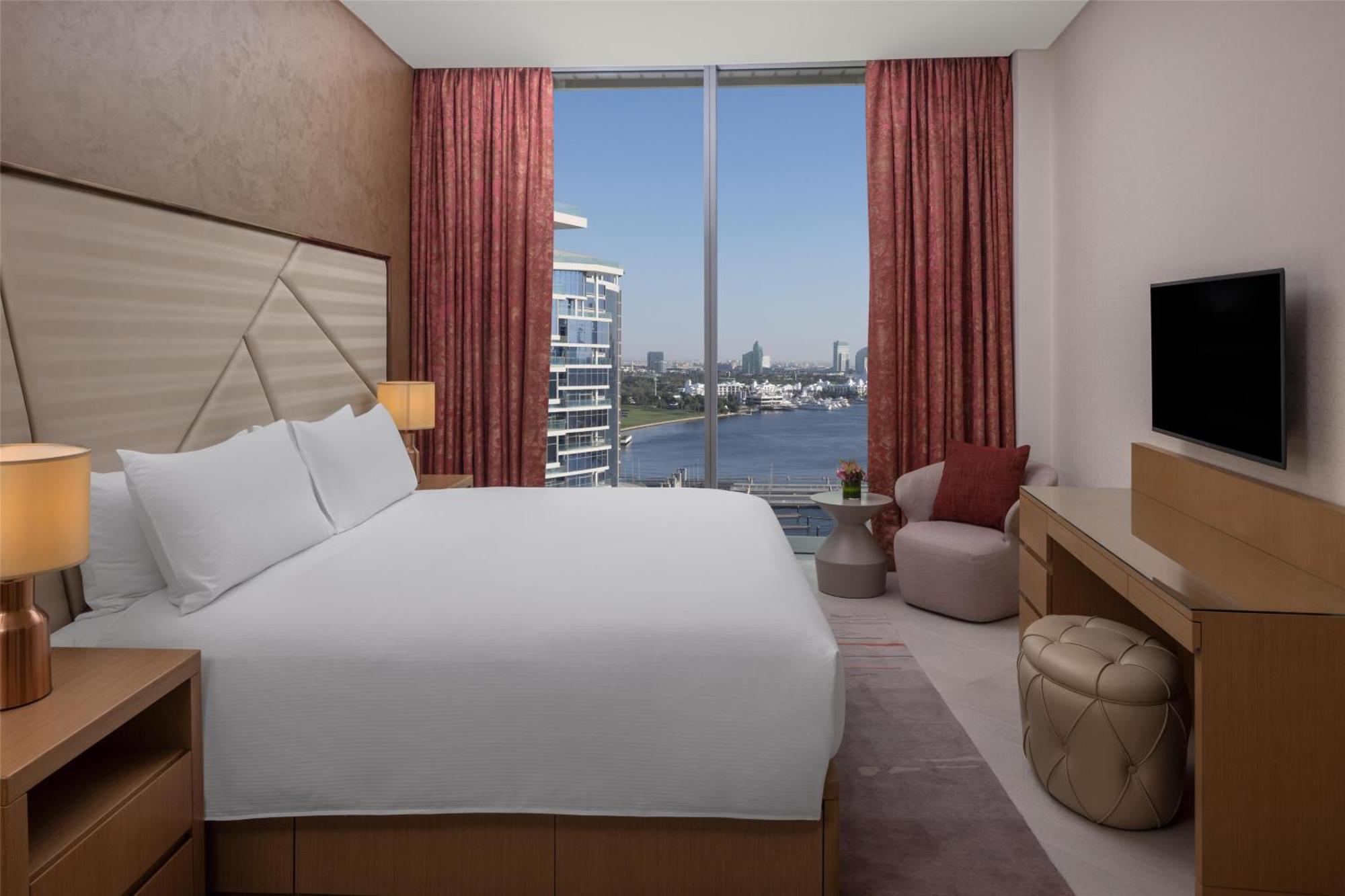 One-Bedroom King Apartment Creek View