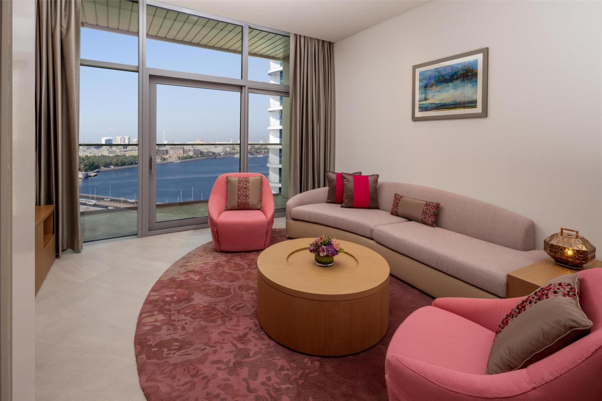 One-Bedroom King Apartment Creek View