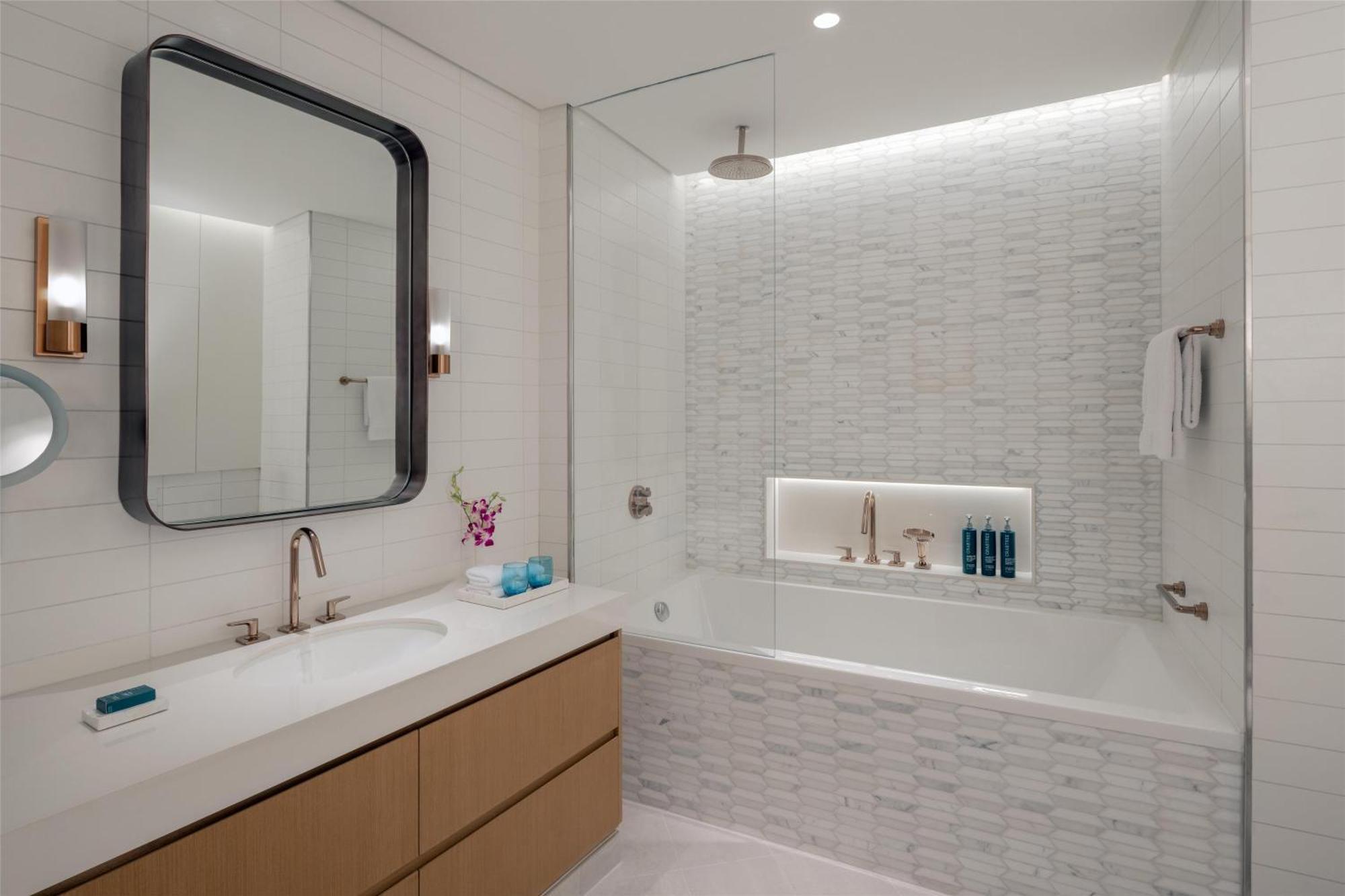 One-Bedroom Apartment King Bed