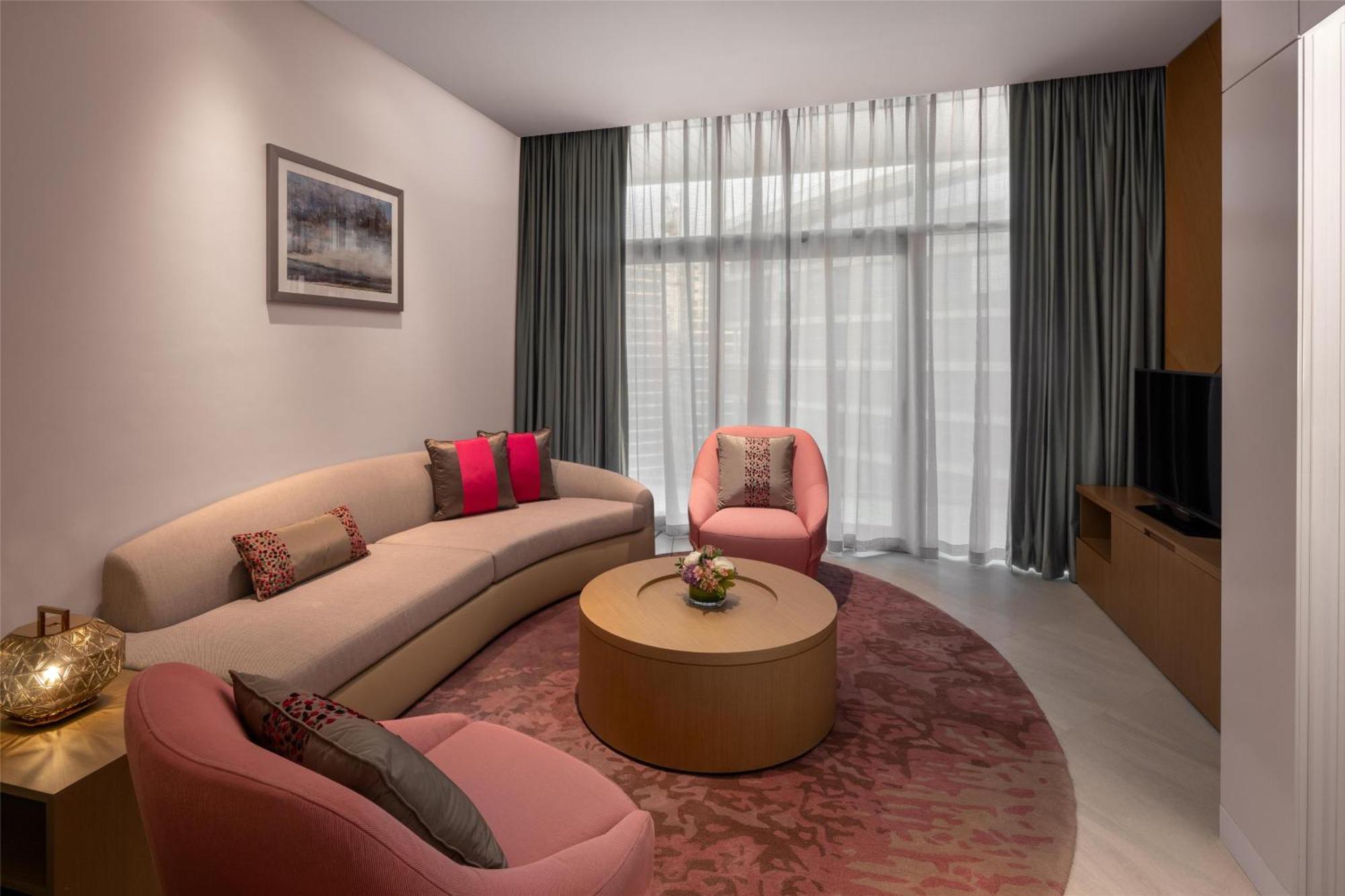 One-Bedroom Apartment King Bed