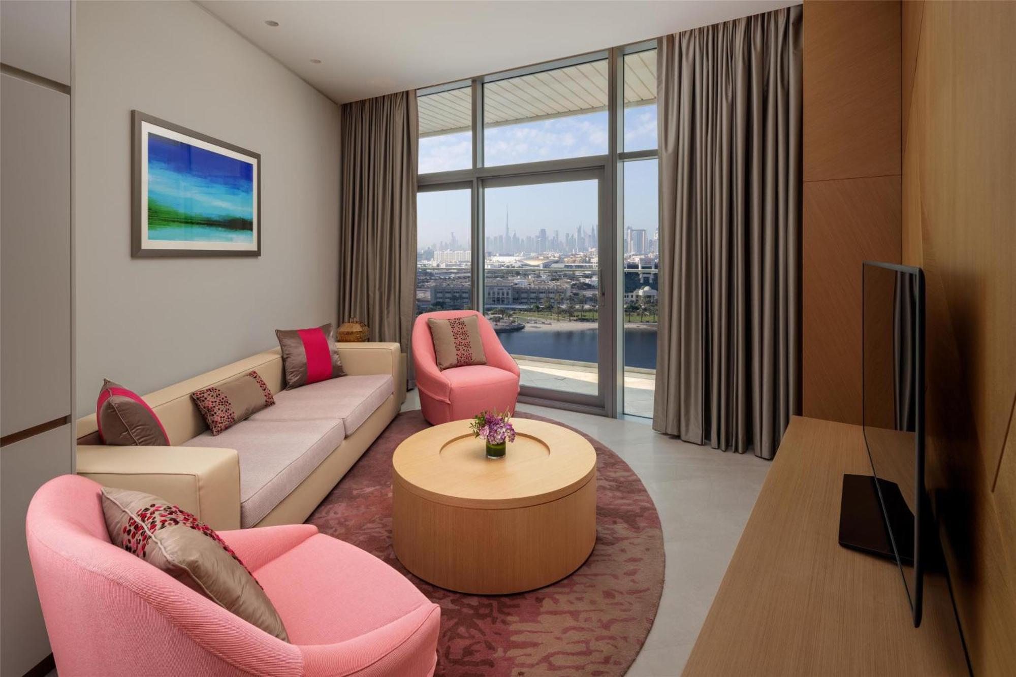 One-Bedroom King Apartment Creek View