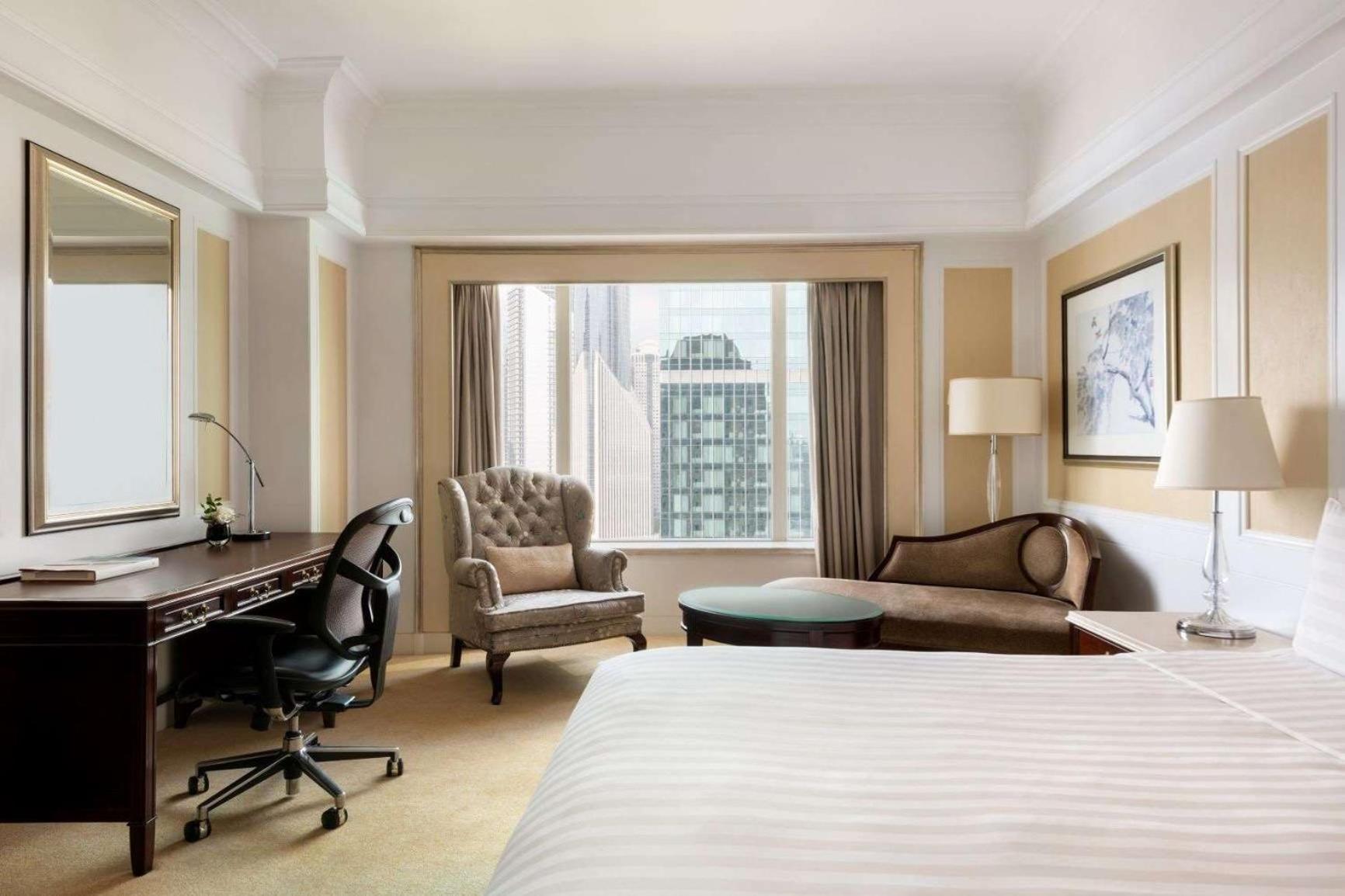 Horizon Deluxe King Room