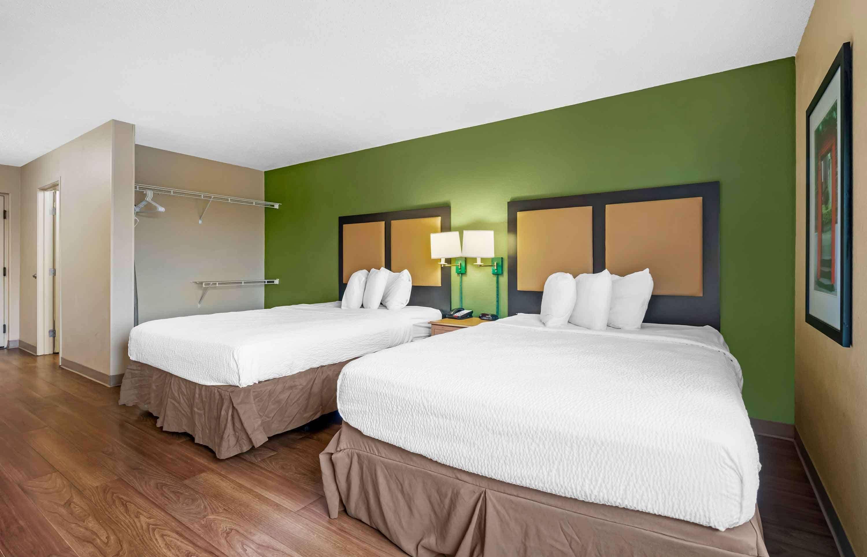 Studio 2 Queen Beds Non-Smoking