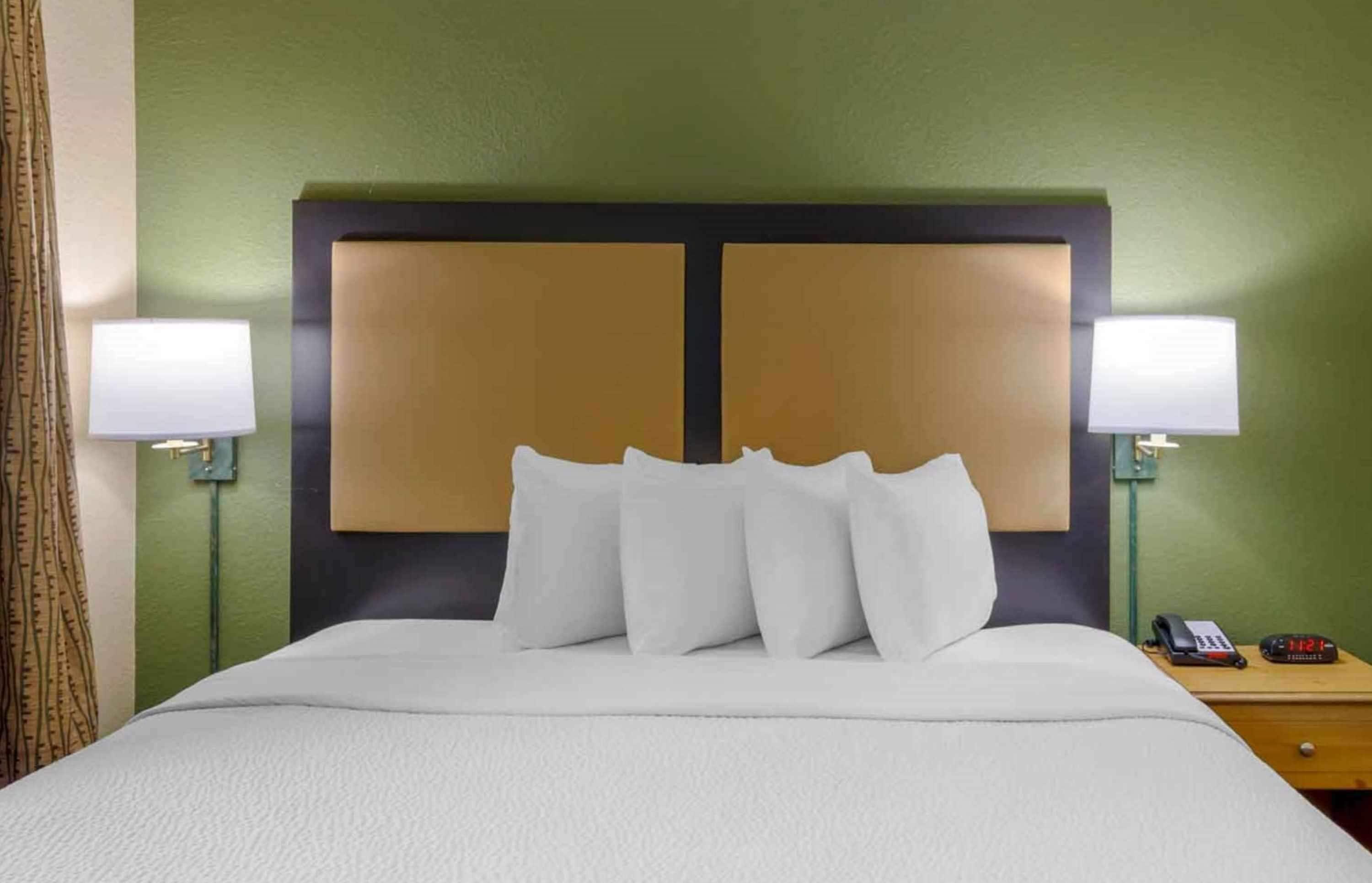 Studio 1 King Bed Non-Smoking
