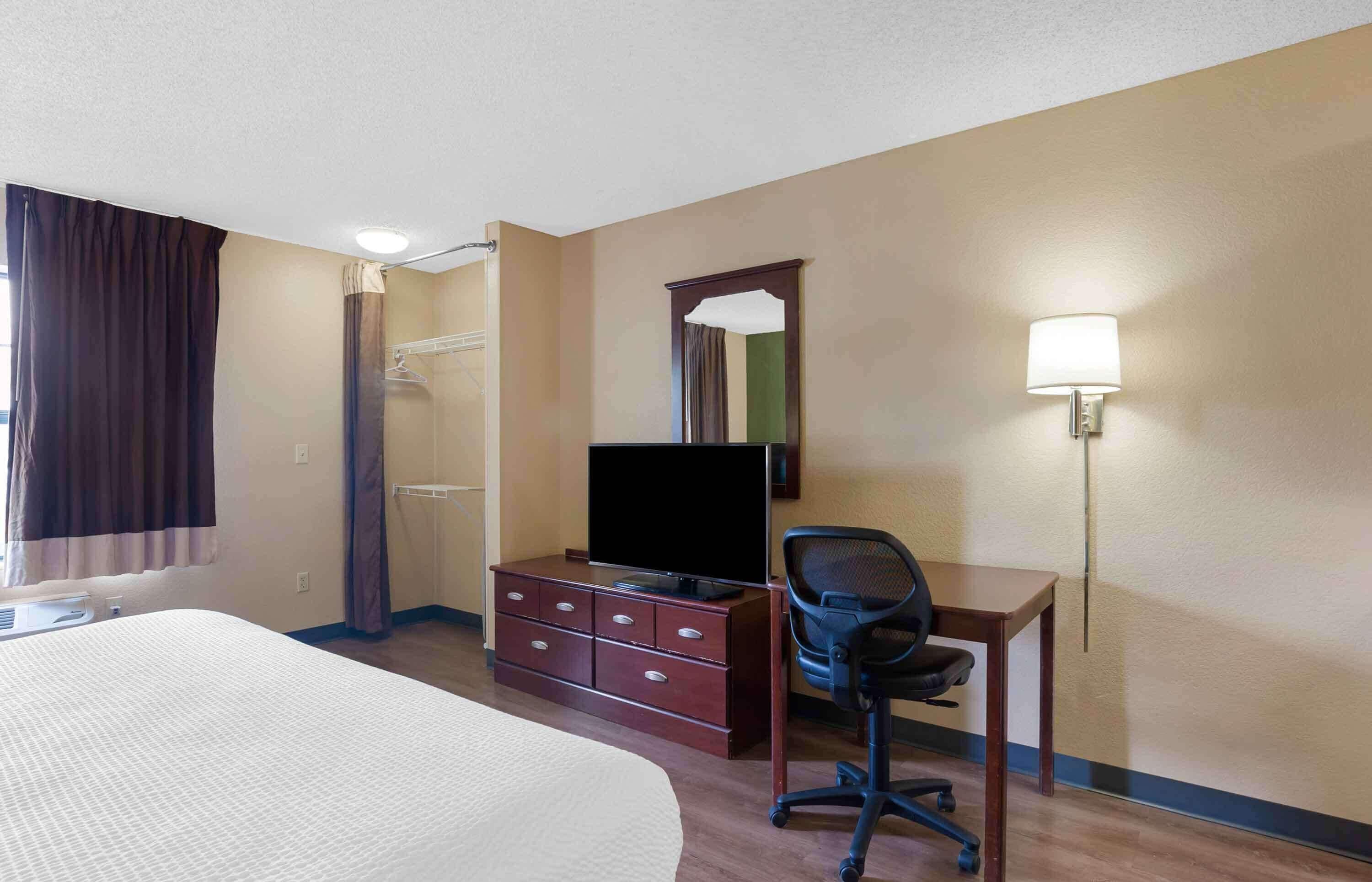 Studio 1 King Bed Non-Smoking