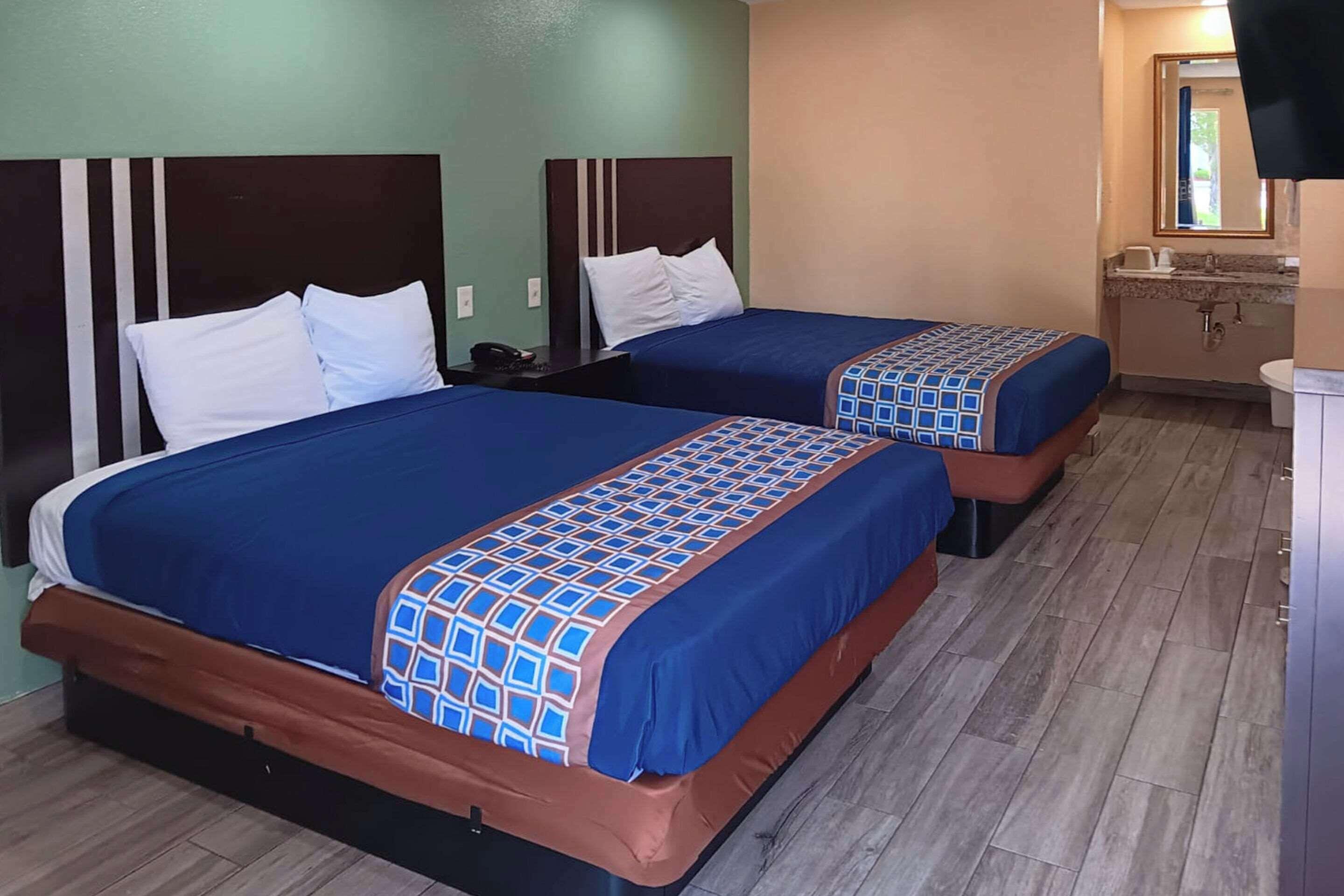 Standard Queen Room Two Queen Beds Non-Smoking