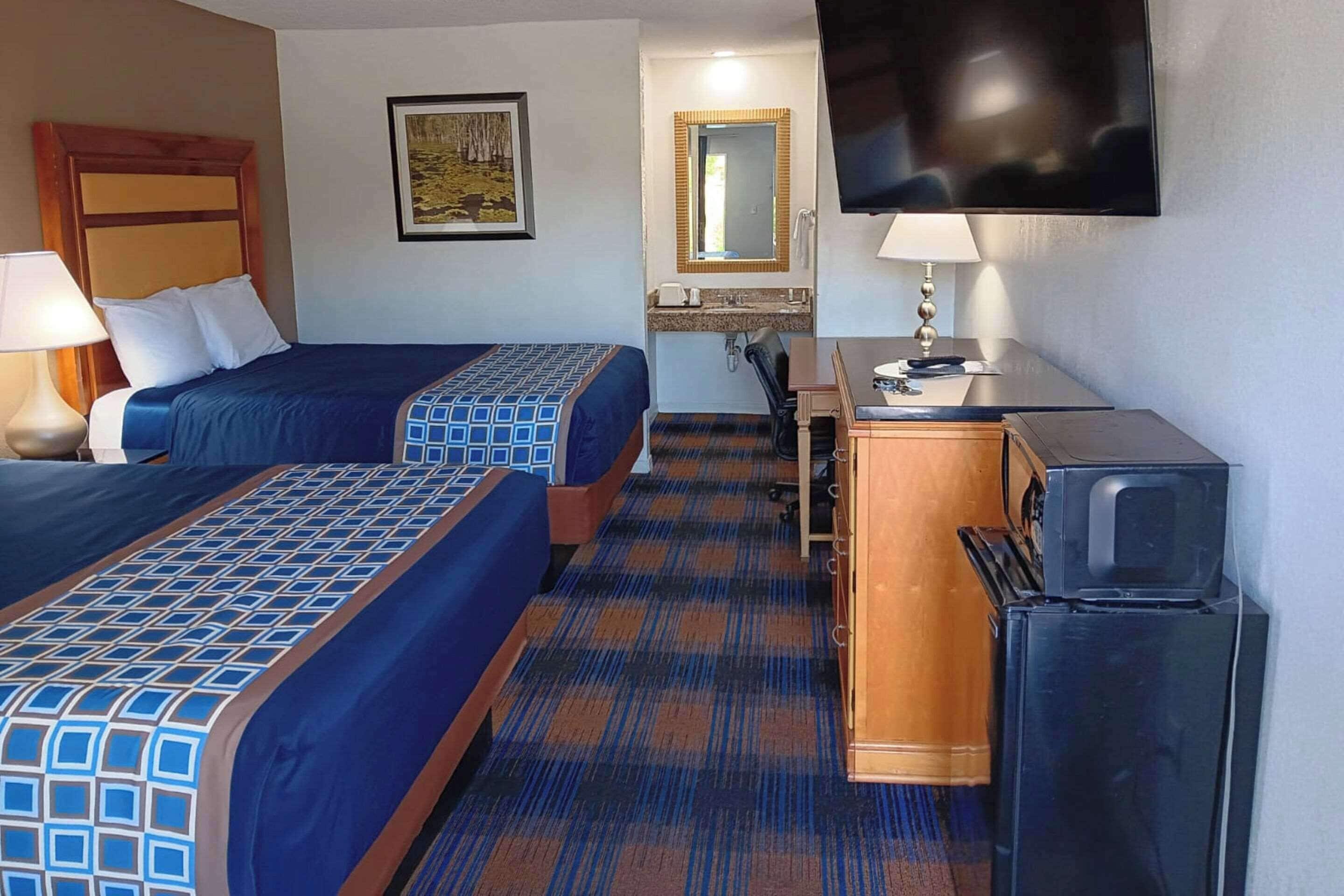 Standard Queen Room Two Queen Beds Non-Smoking