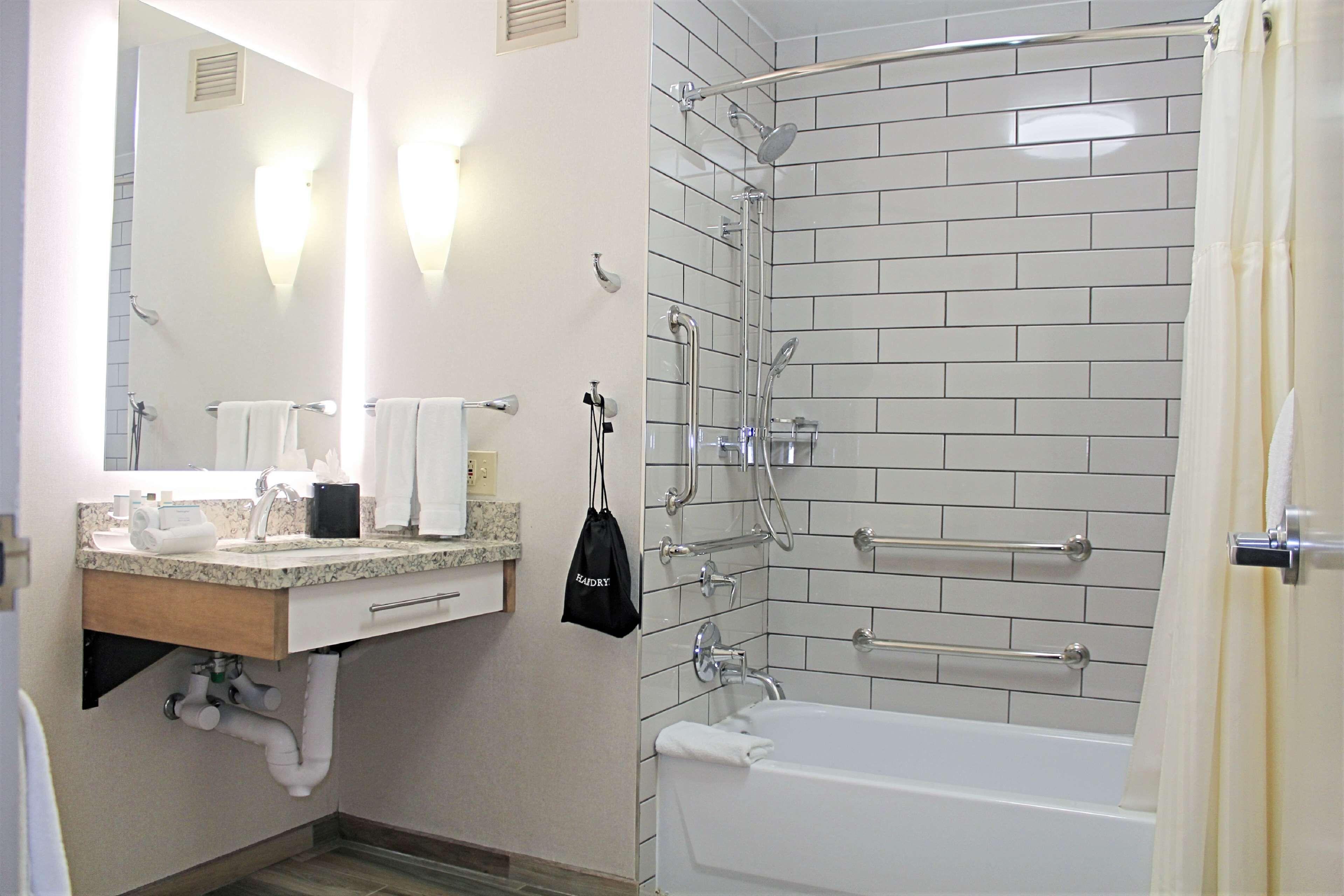 King Suite Mobility Access or Non-Smoking