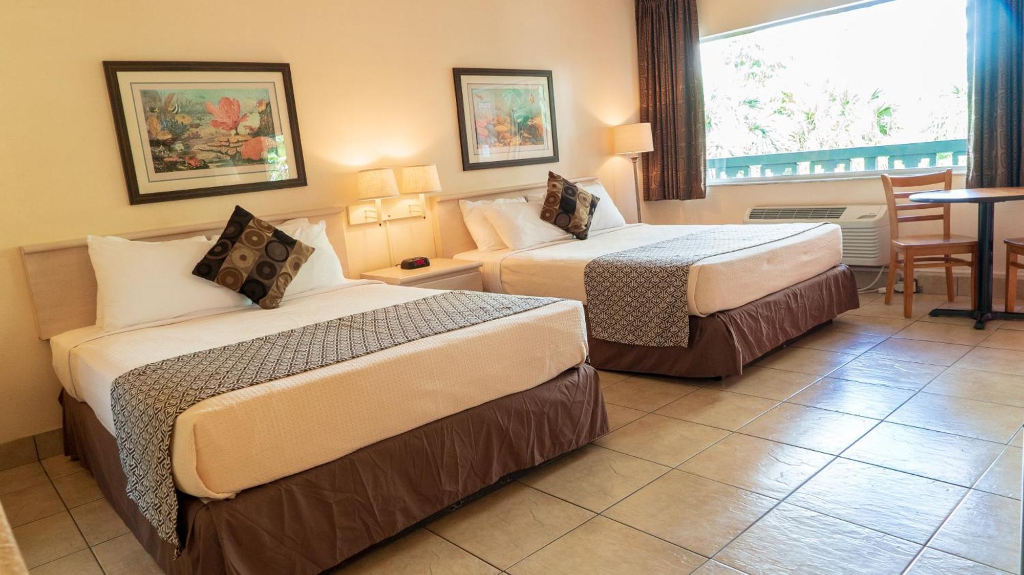 Deluxe Queen Room