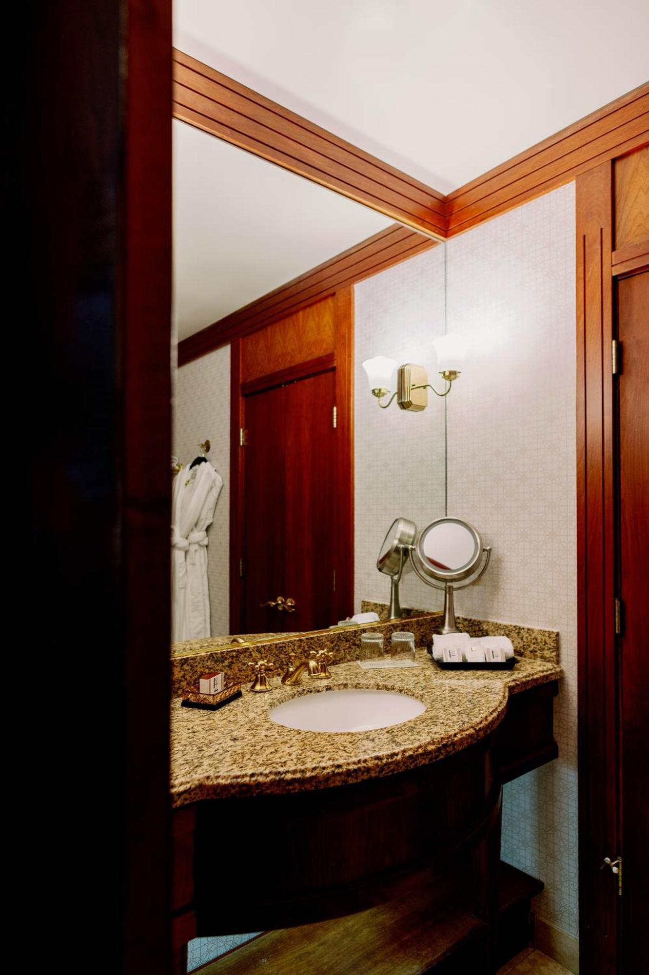 Standard Queen Room