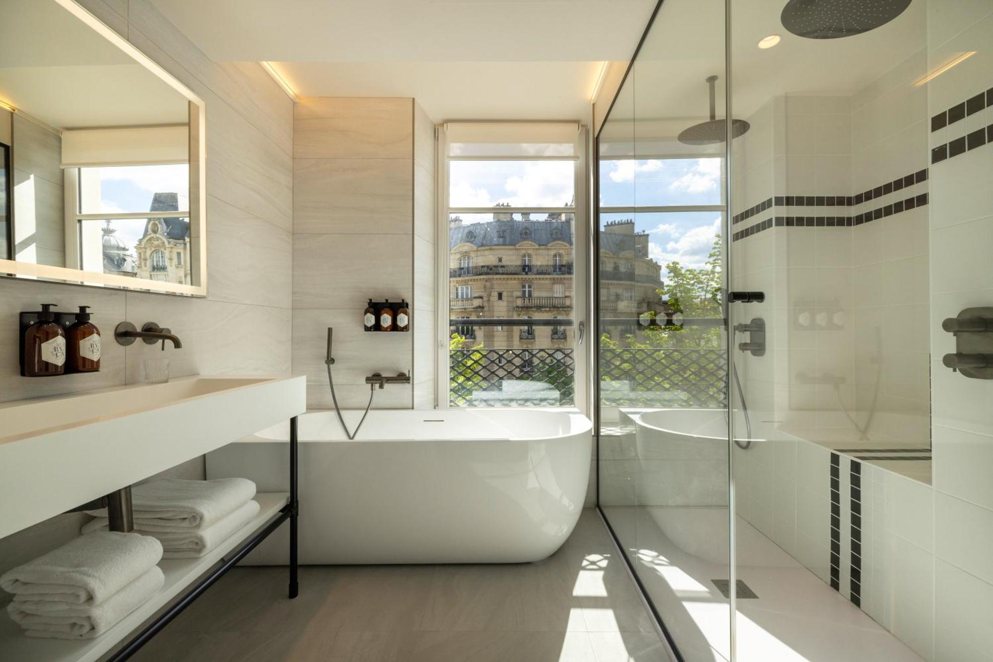 Junior Suite Eiffel Tower View