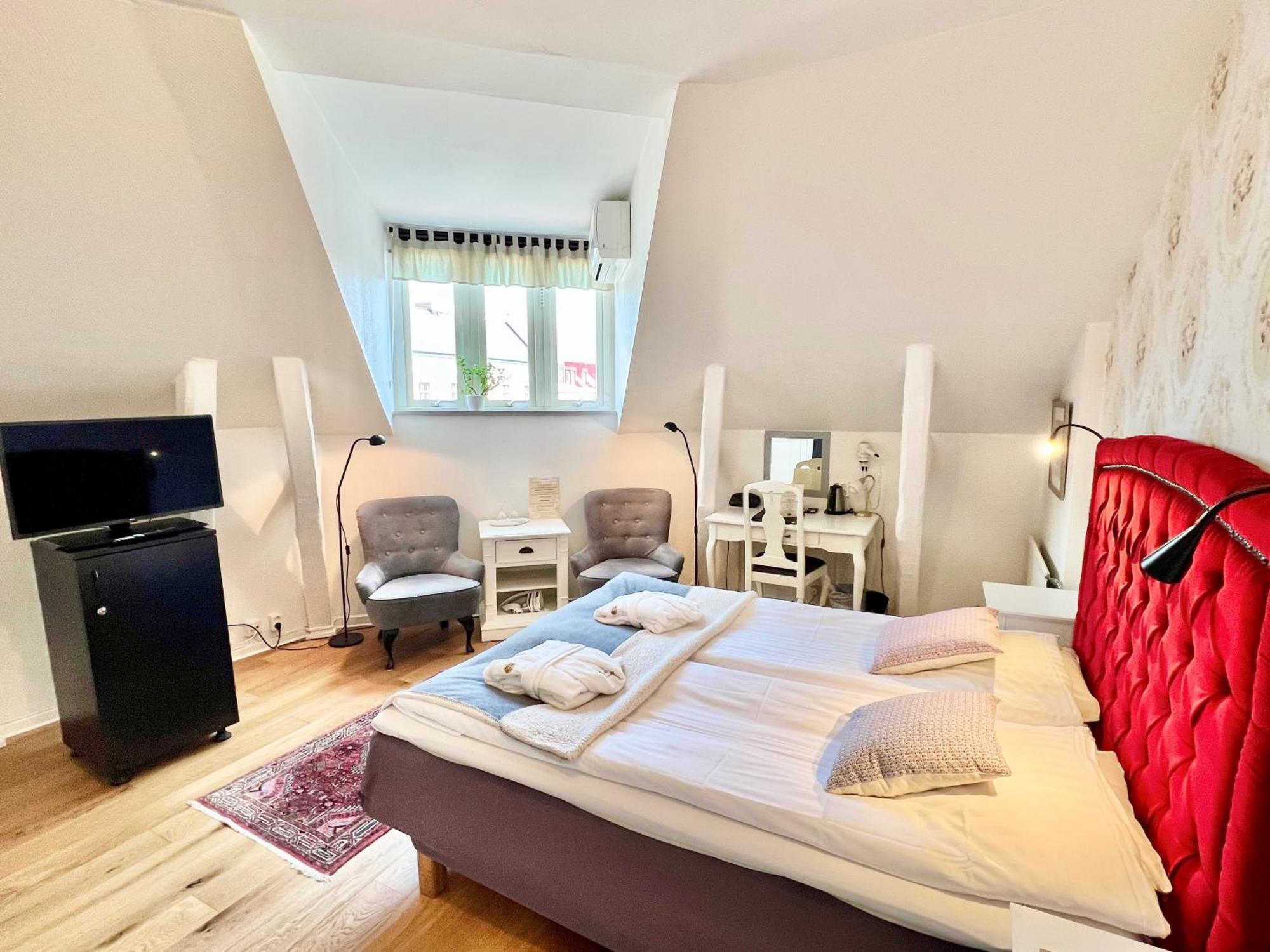 Queen Room