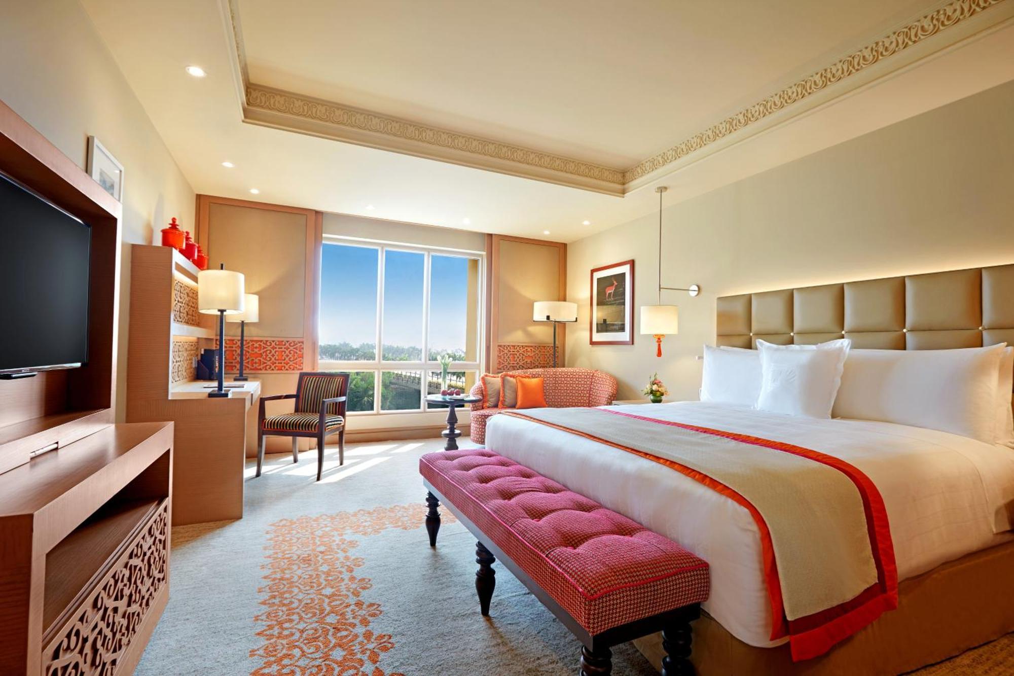 Towers Club Lounge Access on Spa Laundry Food & Soft Beverage Complimentary Luxury Hours from 6 to 8 PM