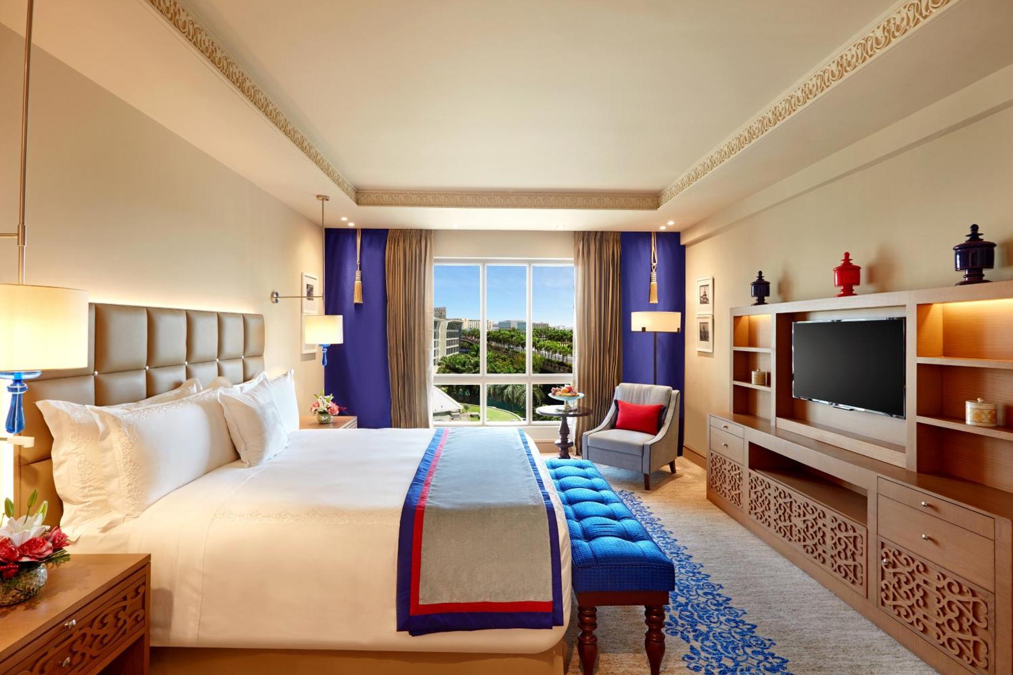 Executive Suite Airport Pickup Lounge access Butler service on Spa Laundry Food & Soft Beverage Complimentary Luxury Hours from 6 to 8 PM