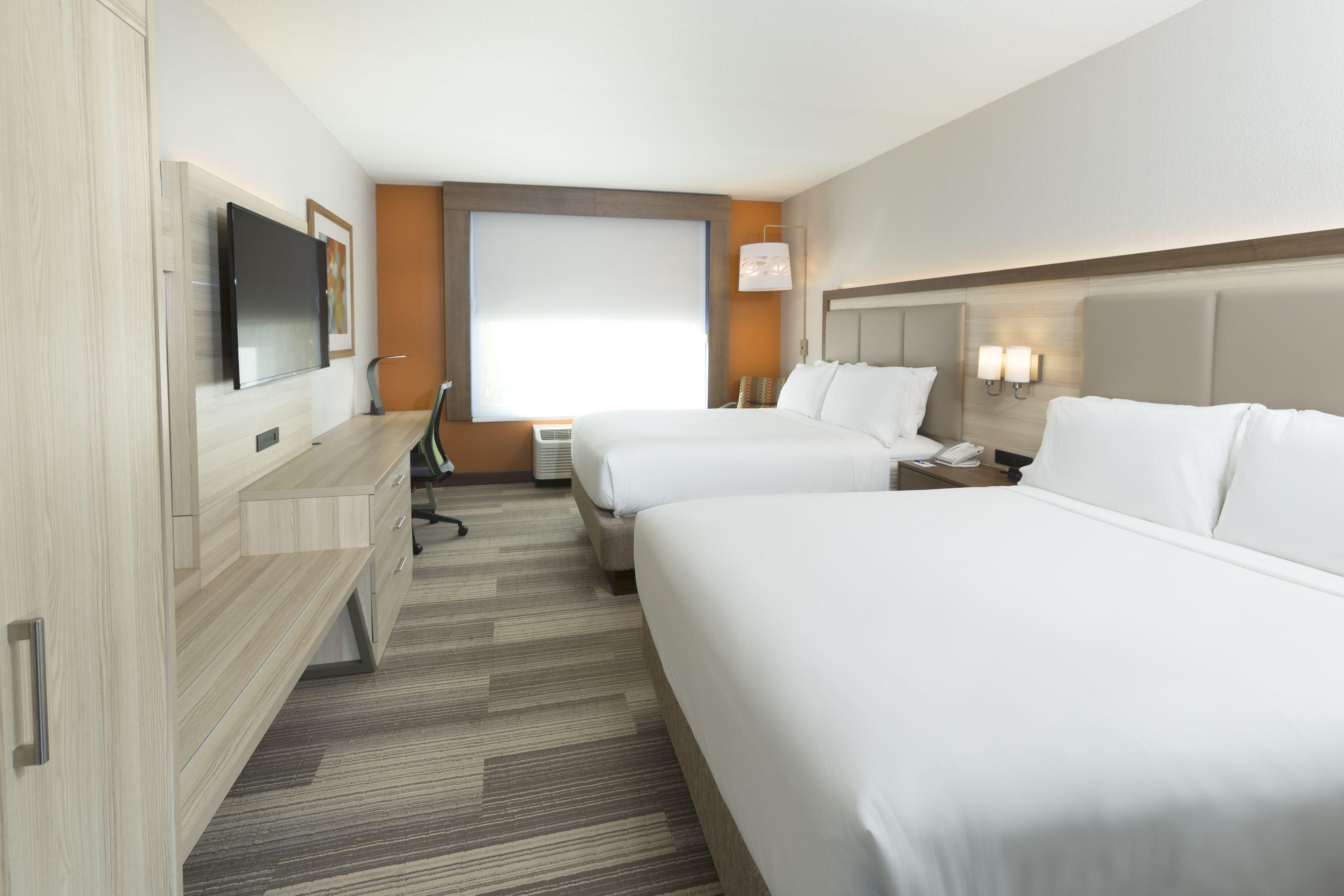 Queen Room Two Queen Beds Pool Side