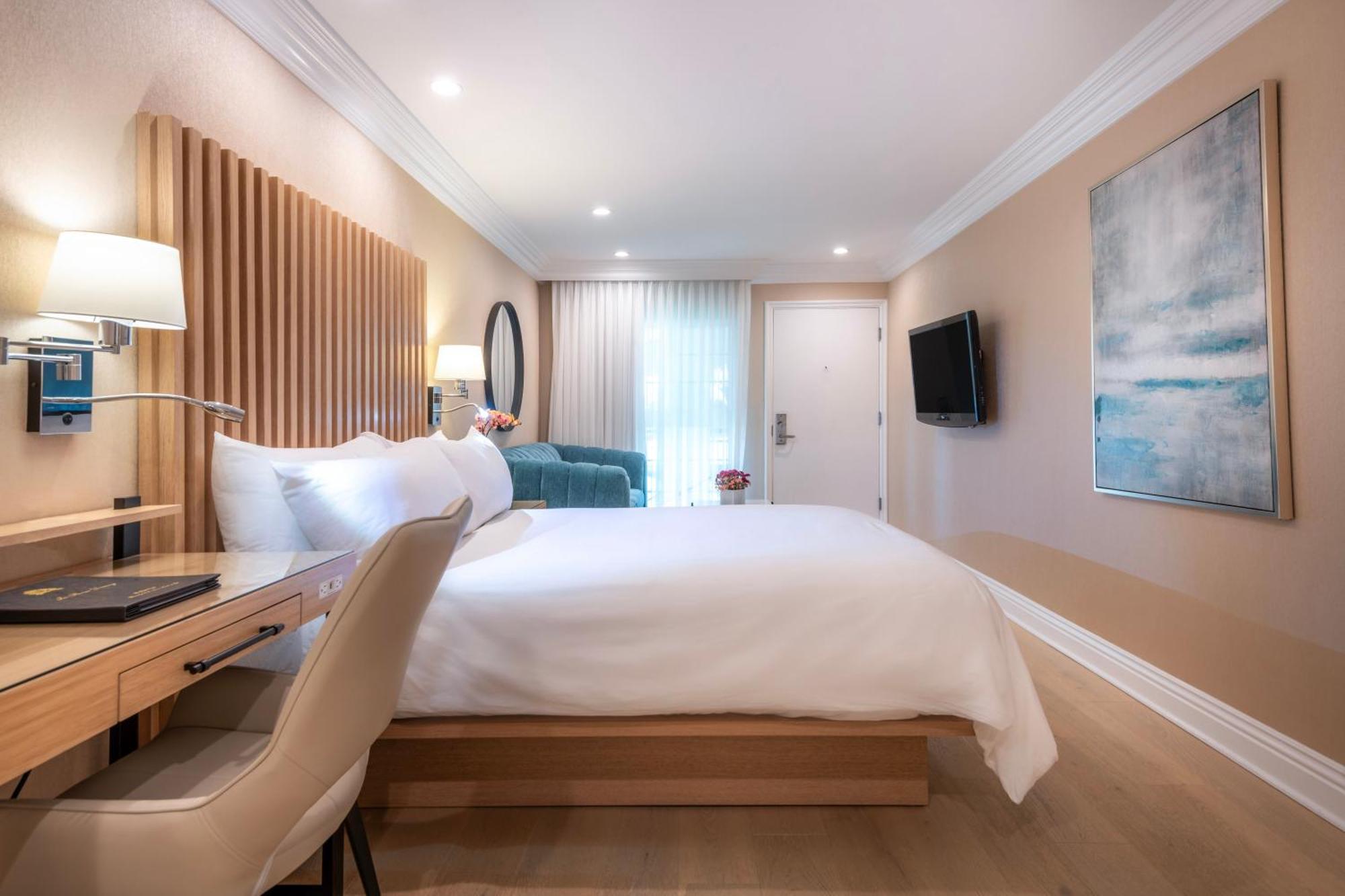 Queen Junior Suite