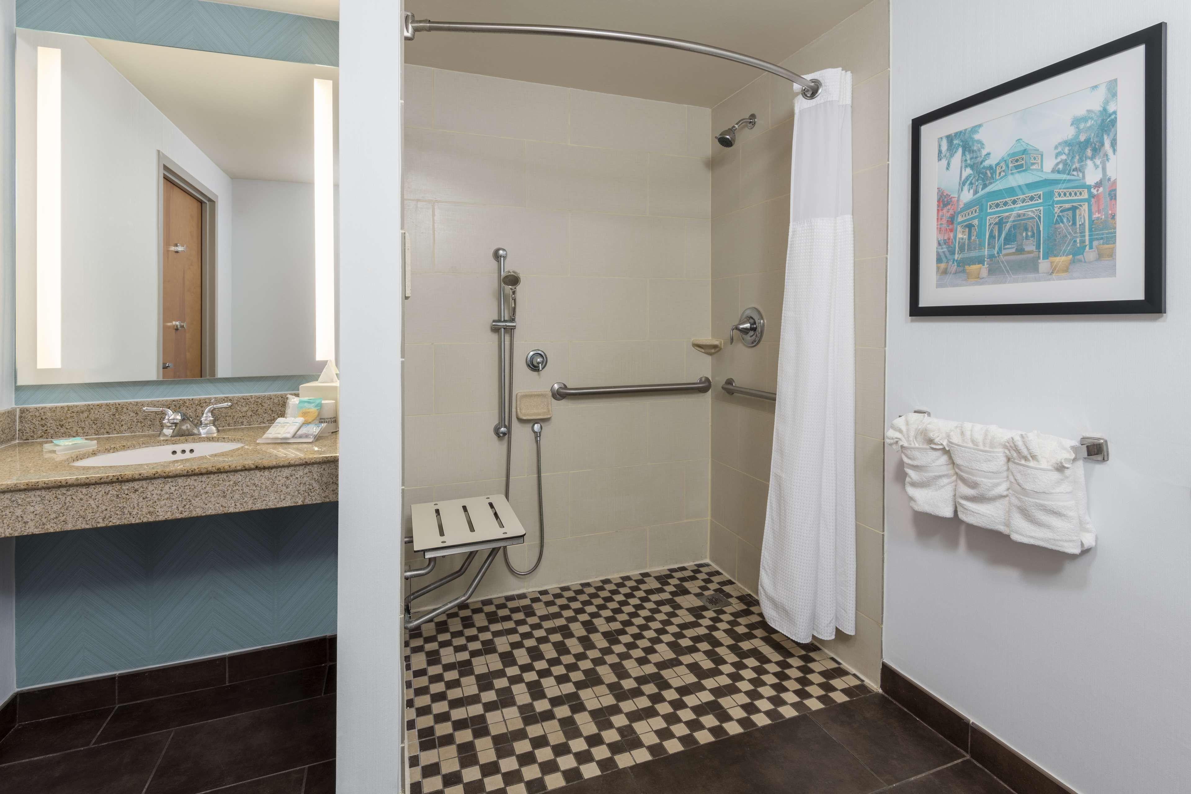 Queen Room Two Queen Beds Roll Shower Mobility Access