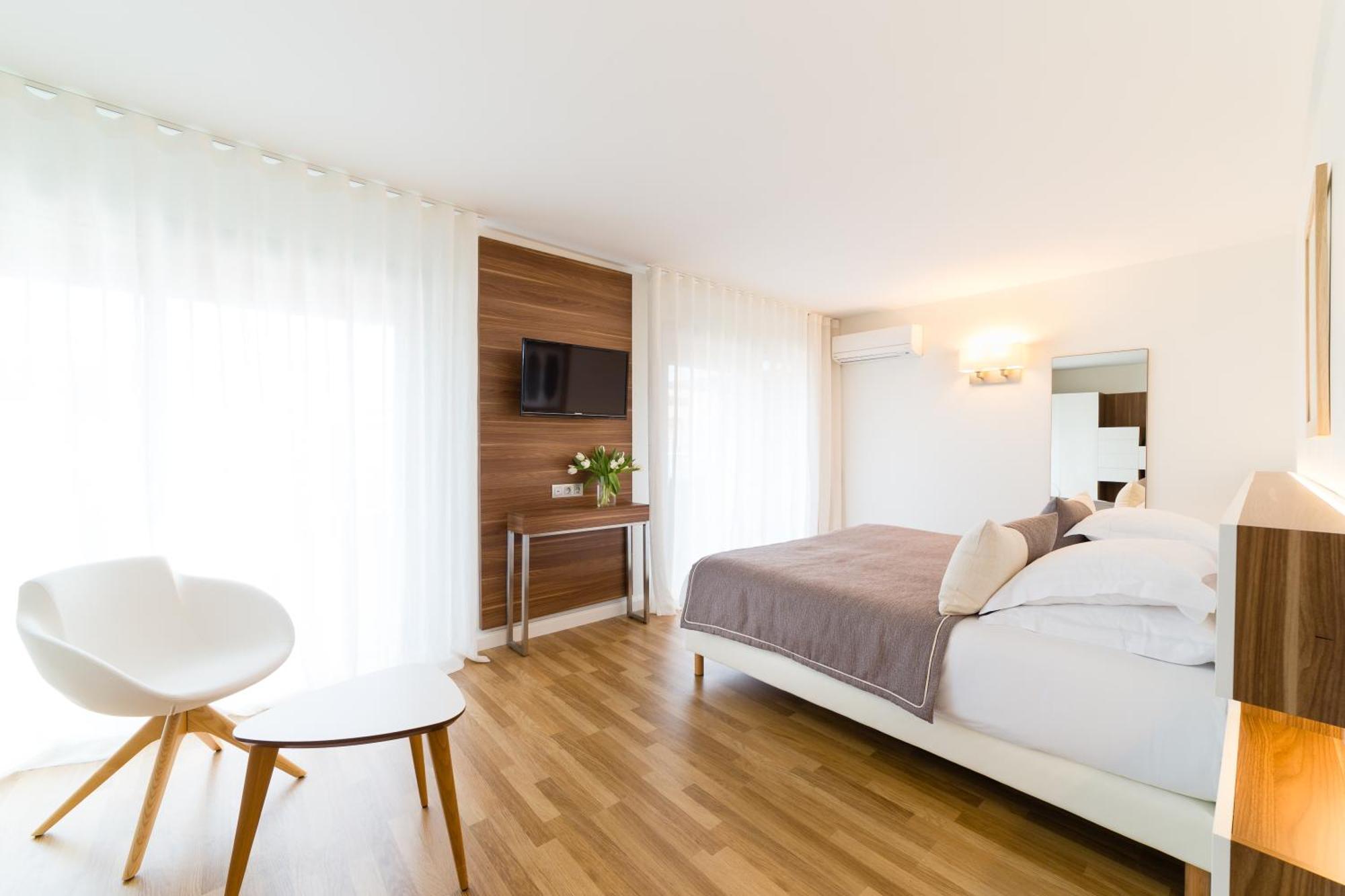Deluxe Double Room City View
