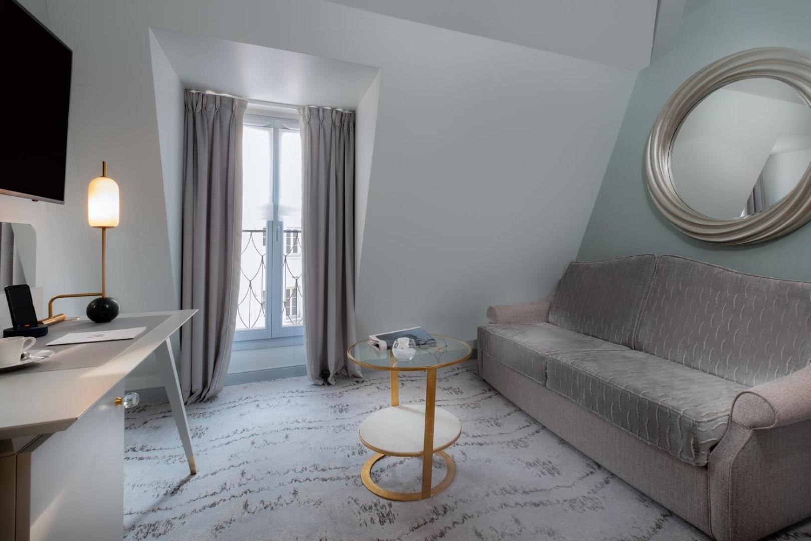 Eiffel Tower View Suite