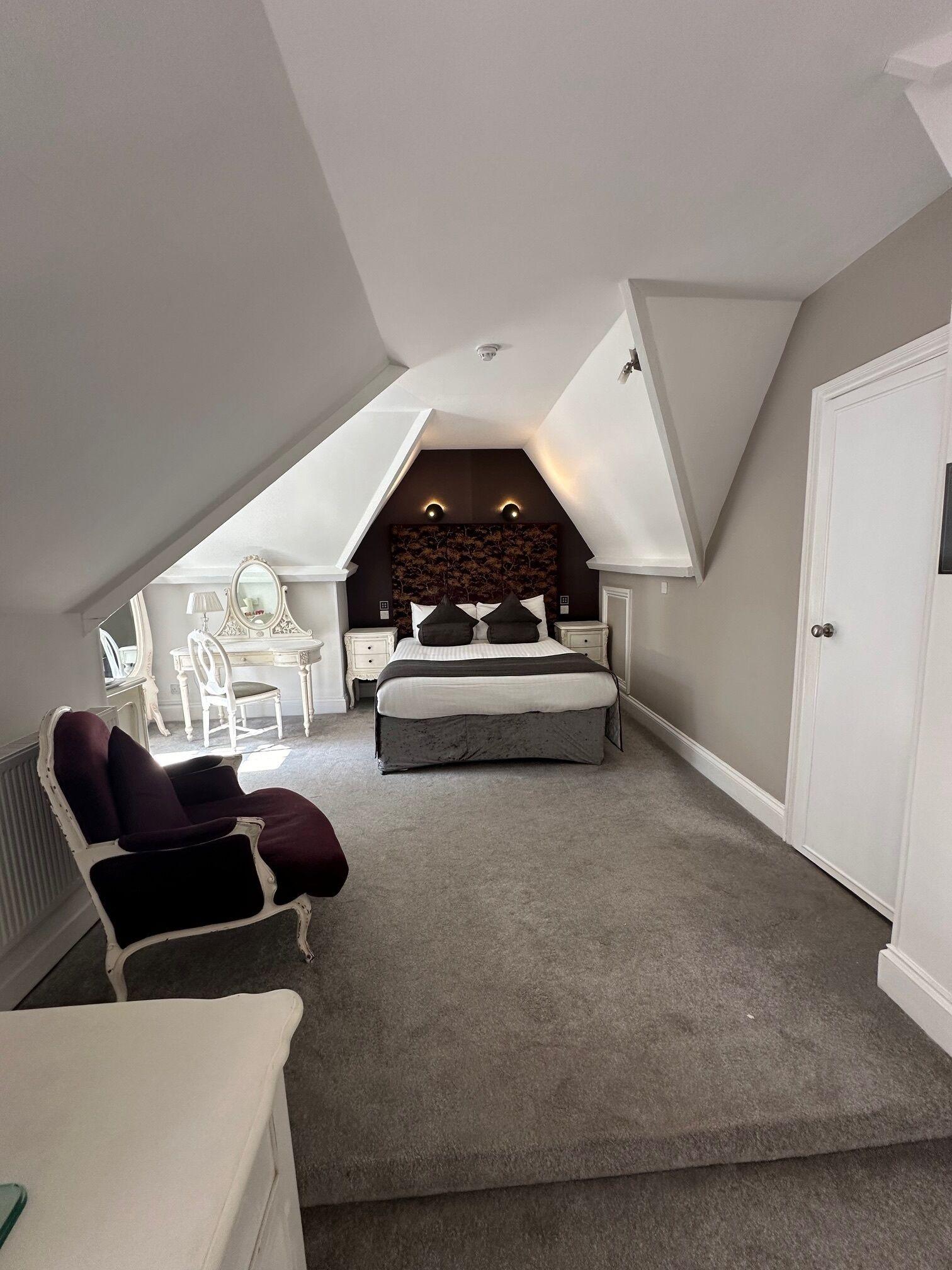 Luxury Suite,1615647470:JPEG