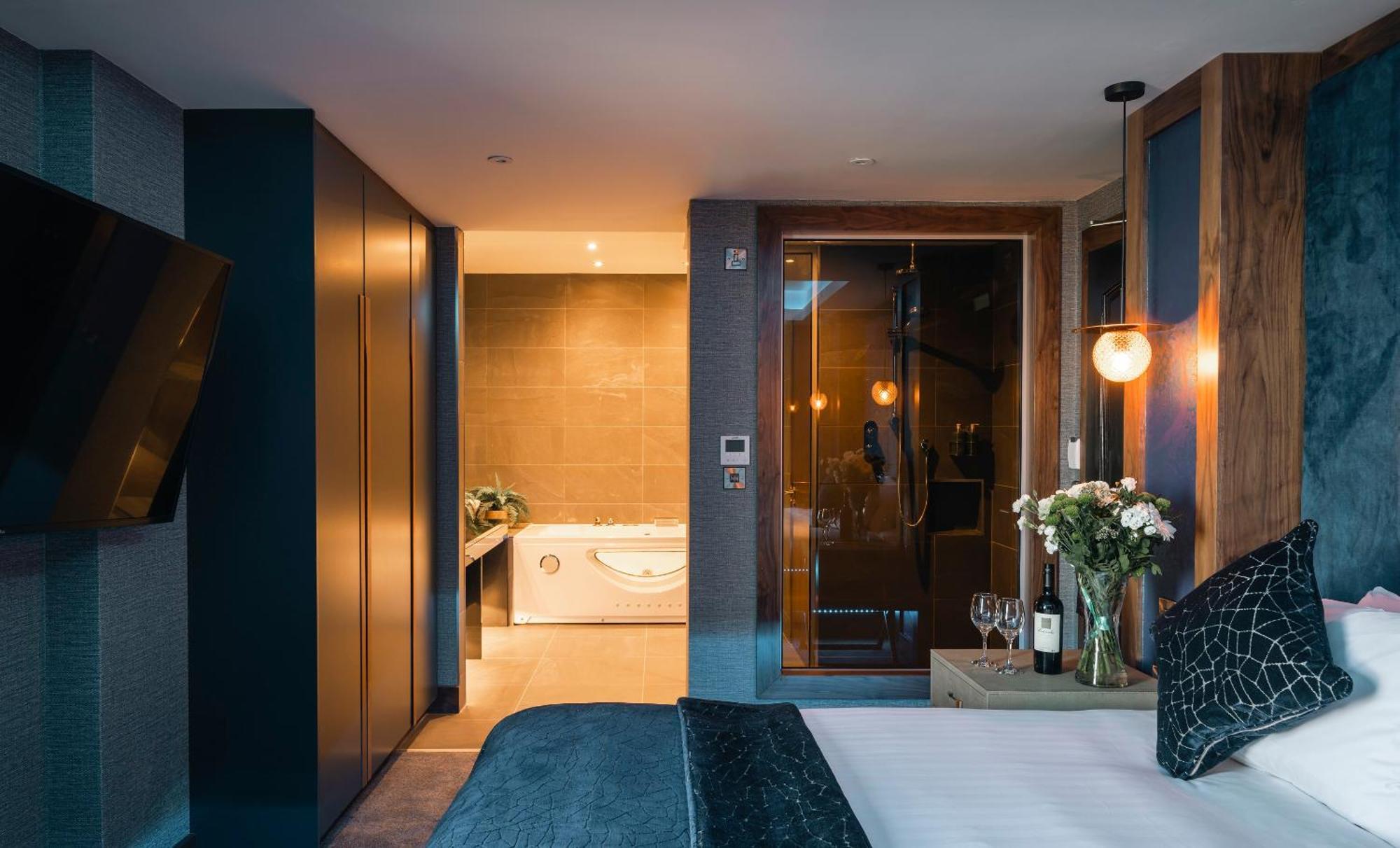 Couples Deluxe Room